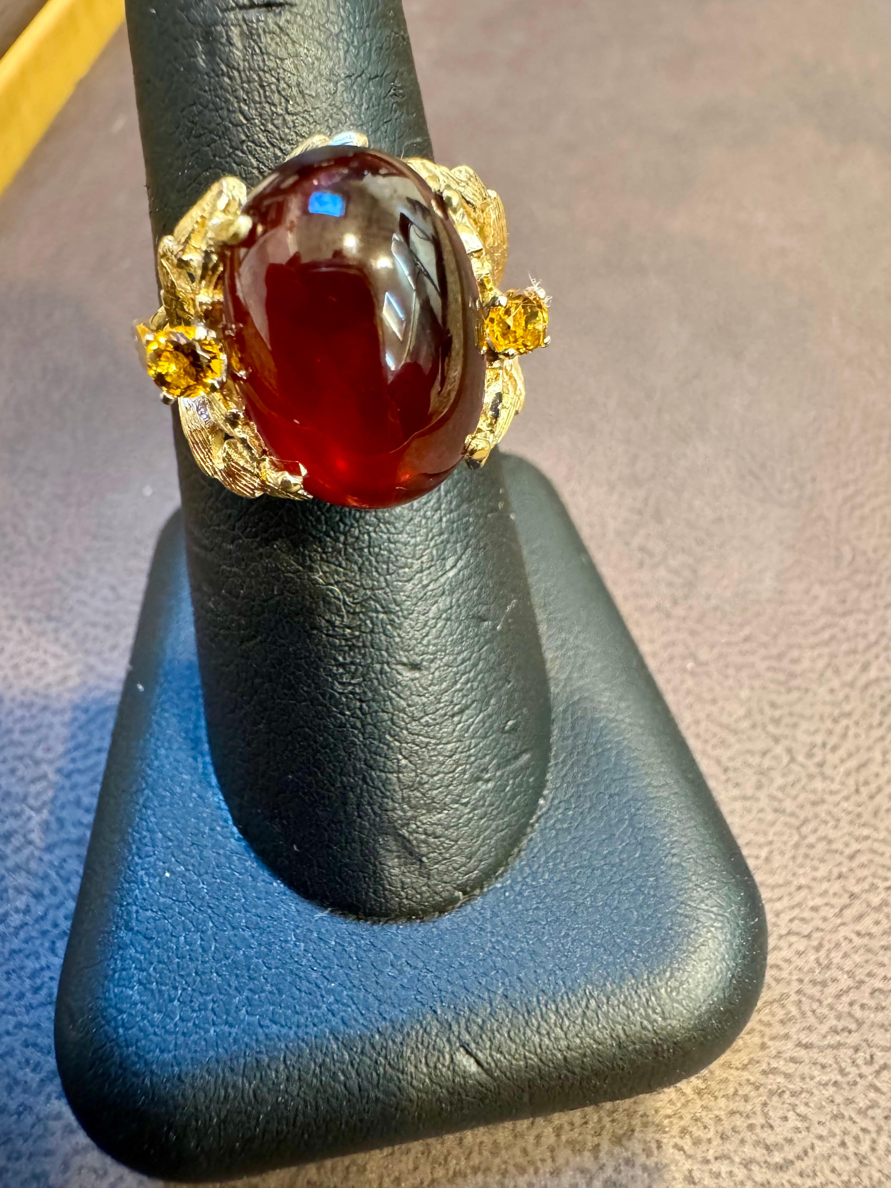Bague cocktail vintage en or jaune 14 carats avec grenat ovale cabochon de 10,5 carats en vente 7