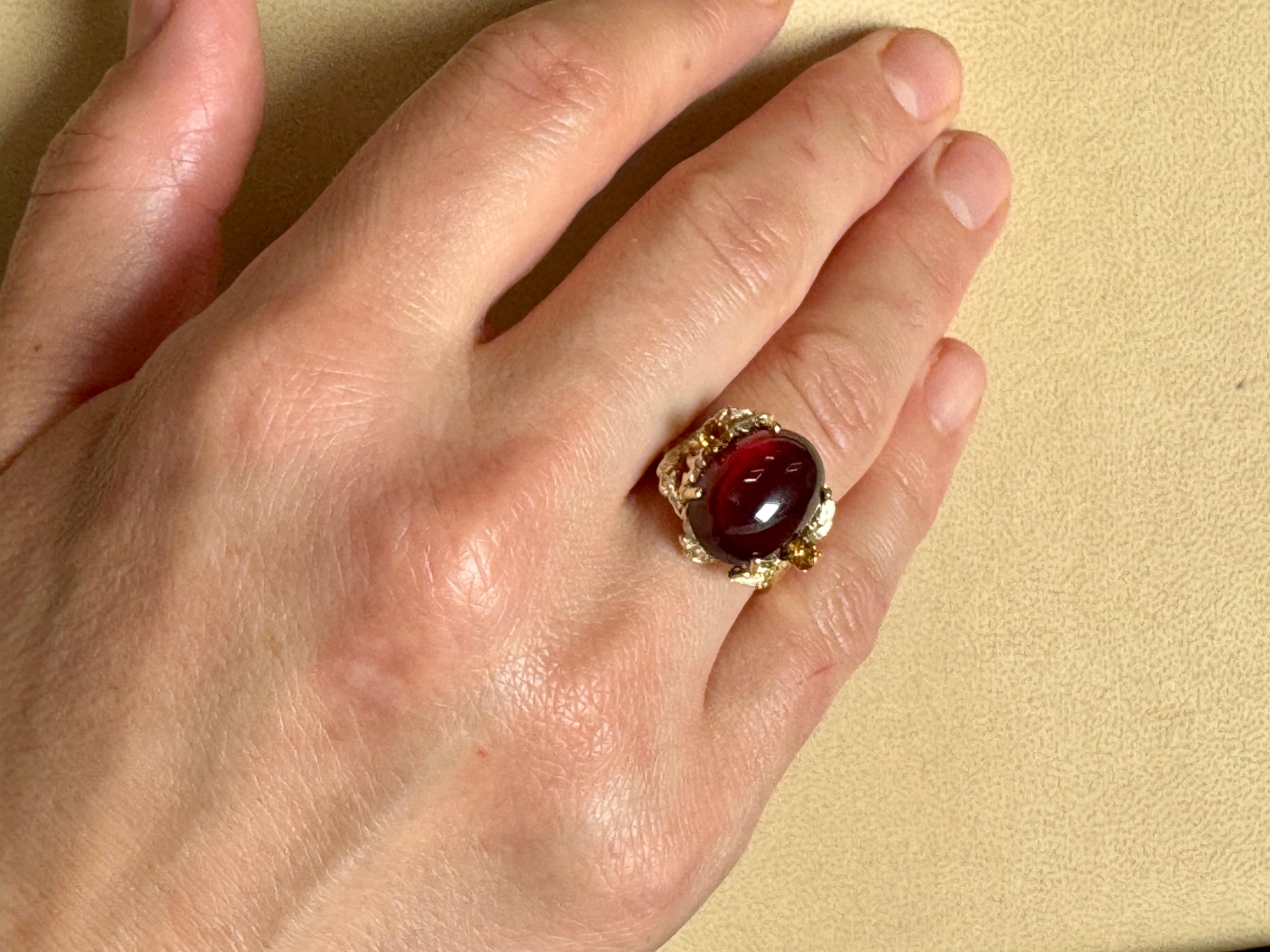 Bague cocktail vintage en or jaune 14 carats avec grenat ovale cabochon de 10,5 carats en vente 10