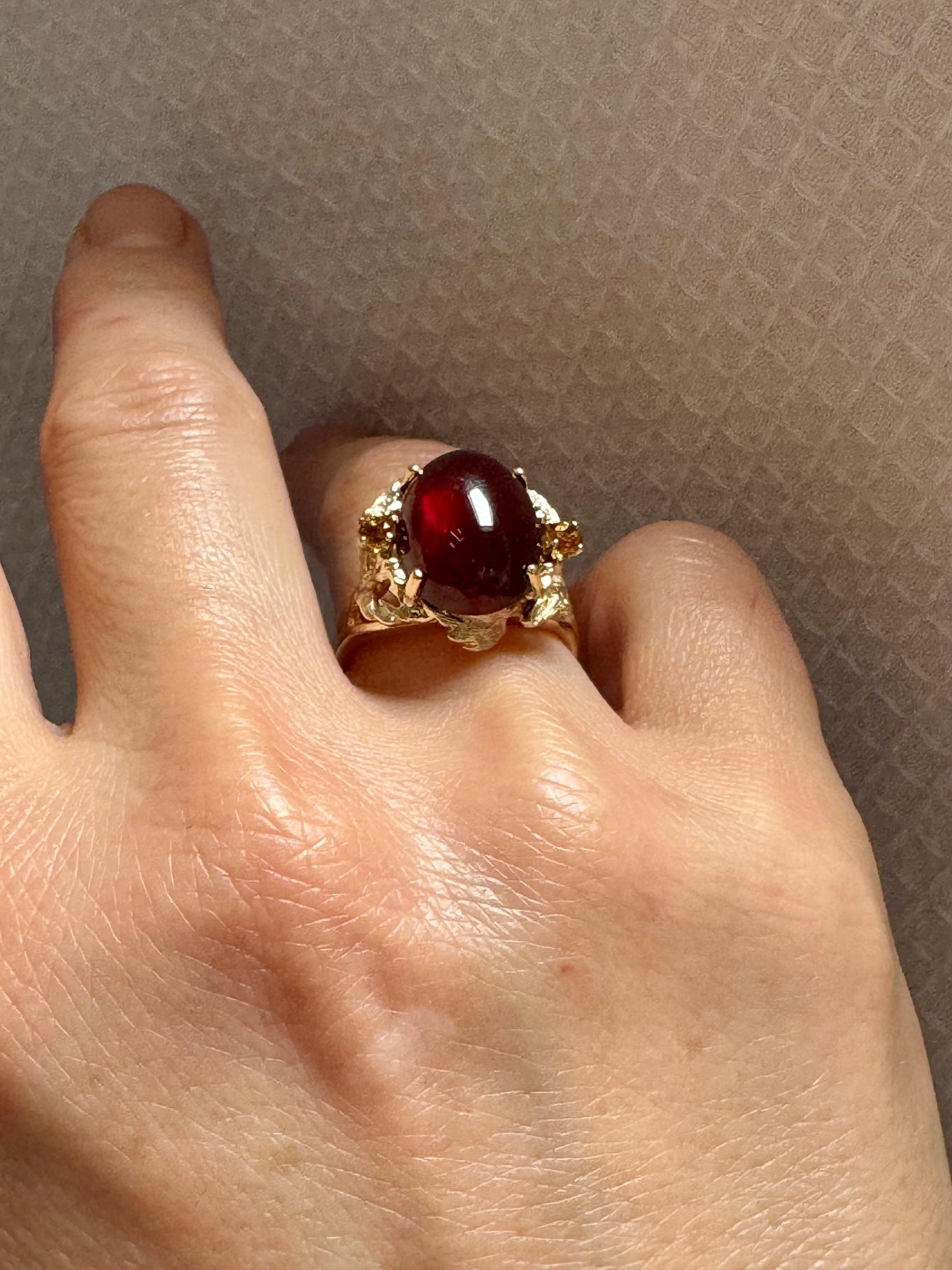 Bague cocktail vintage en or jaune 14 carats avec grenat ovale cabochon de 10,5 carats en vente 11