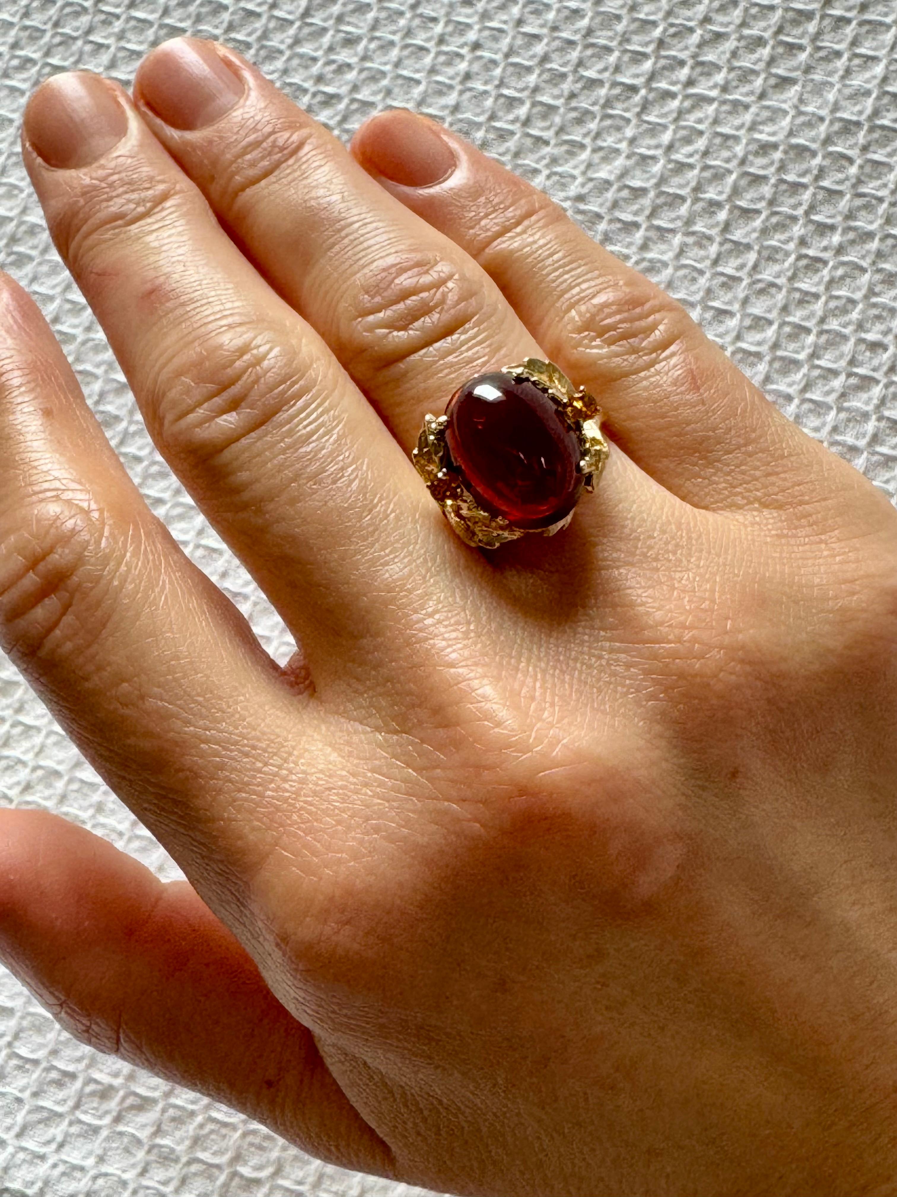 Bague cocktail vintage en or jaune 14 carats avec grenat ovale cabochon de 10,5 carats en vente 13