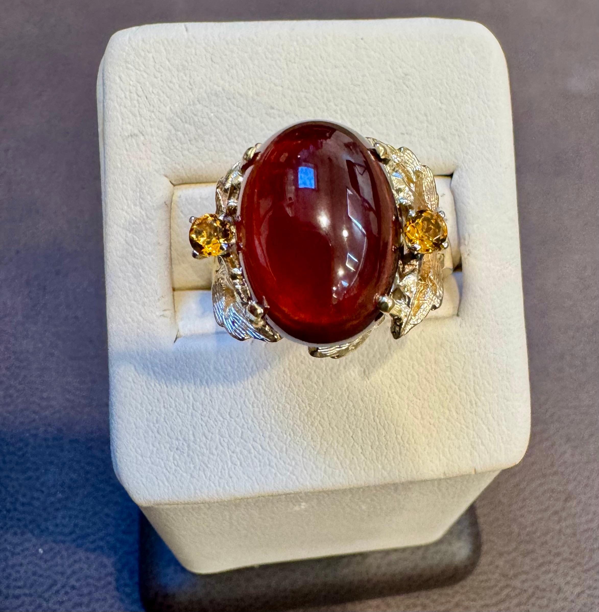 Taille cabochon Bague cocktail vintage en or jaune 14 carats avec grenat ovale cabochon de 10,5 carats en vente
