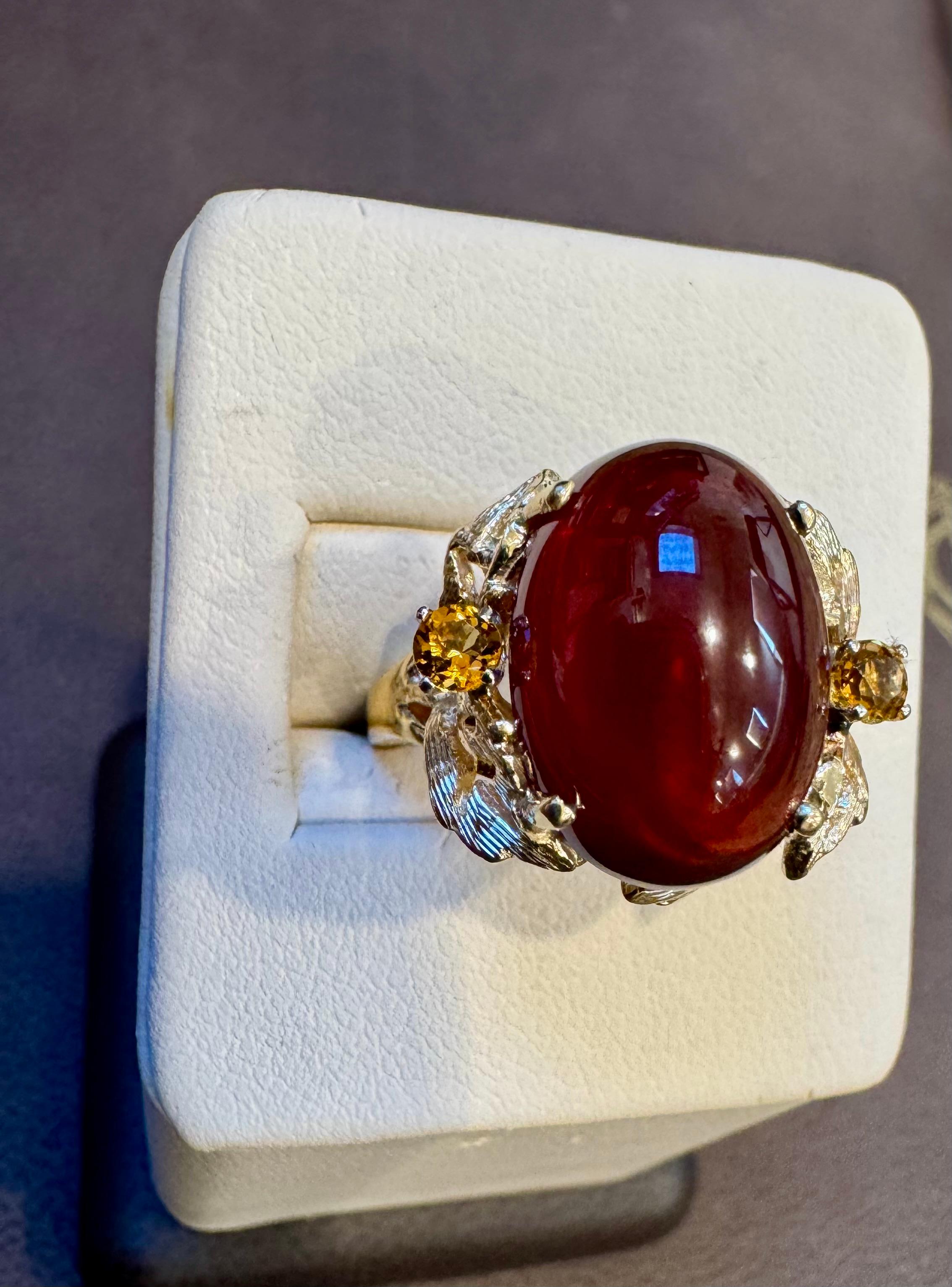 Bague cocktail vintage en or jaune 14 carats avec grenat ovale cabochon de 10,5 carats Pour femmes en vente