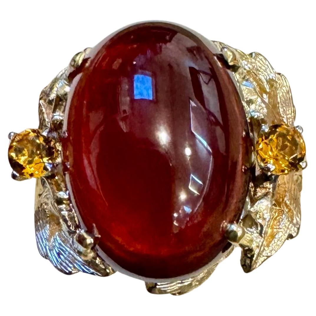 10,5 Karat ovaler Granat Cabochon 14 Karat Gelbgold Cocktail-Ring Vintage