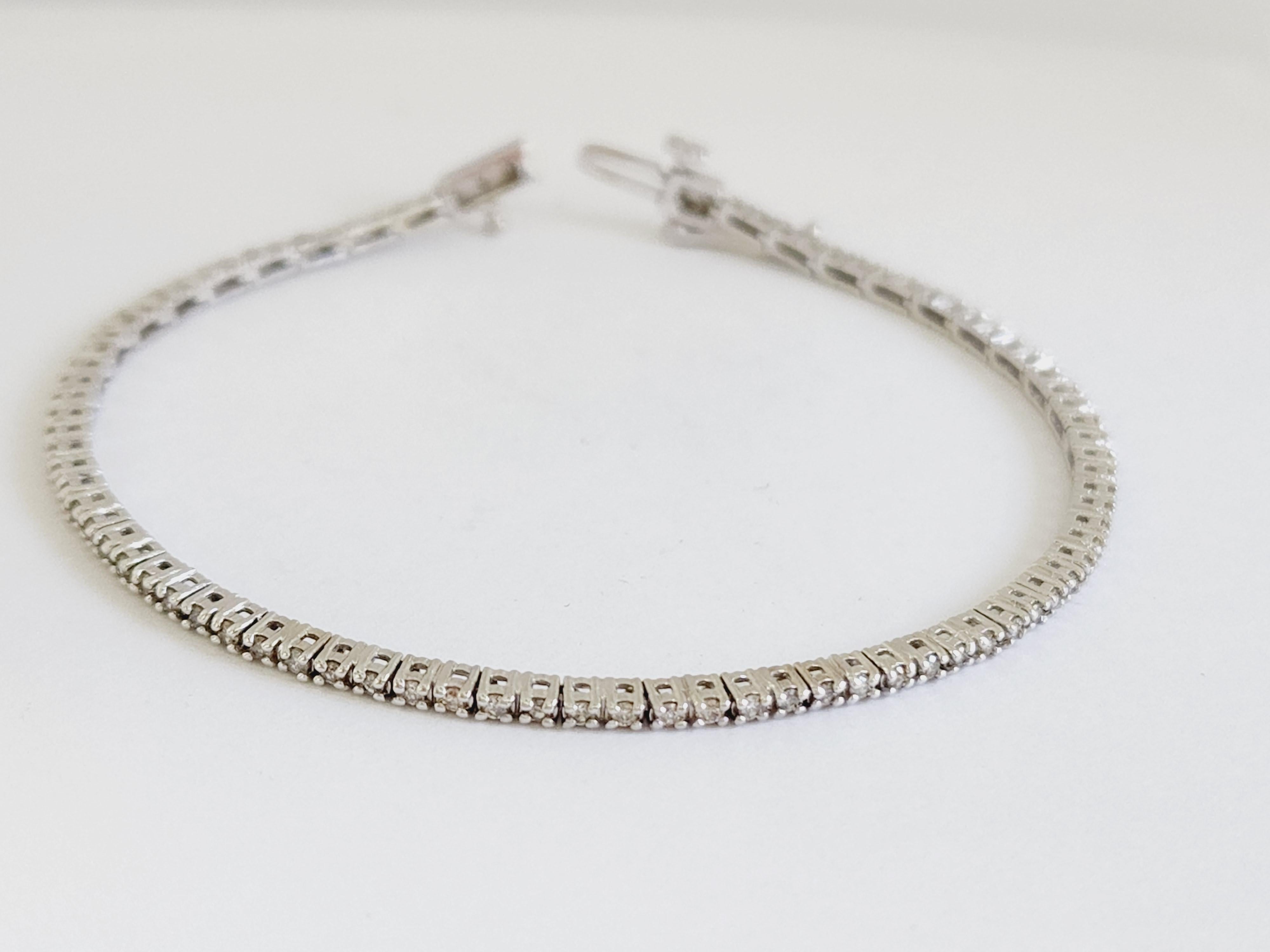 Taille ronde Bracelet tennis en or blanc 14 carats avec diamants taille brillant rond de 1,05 carat en vente
