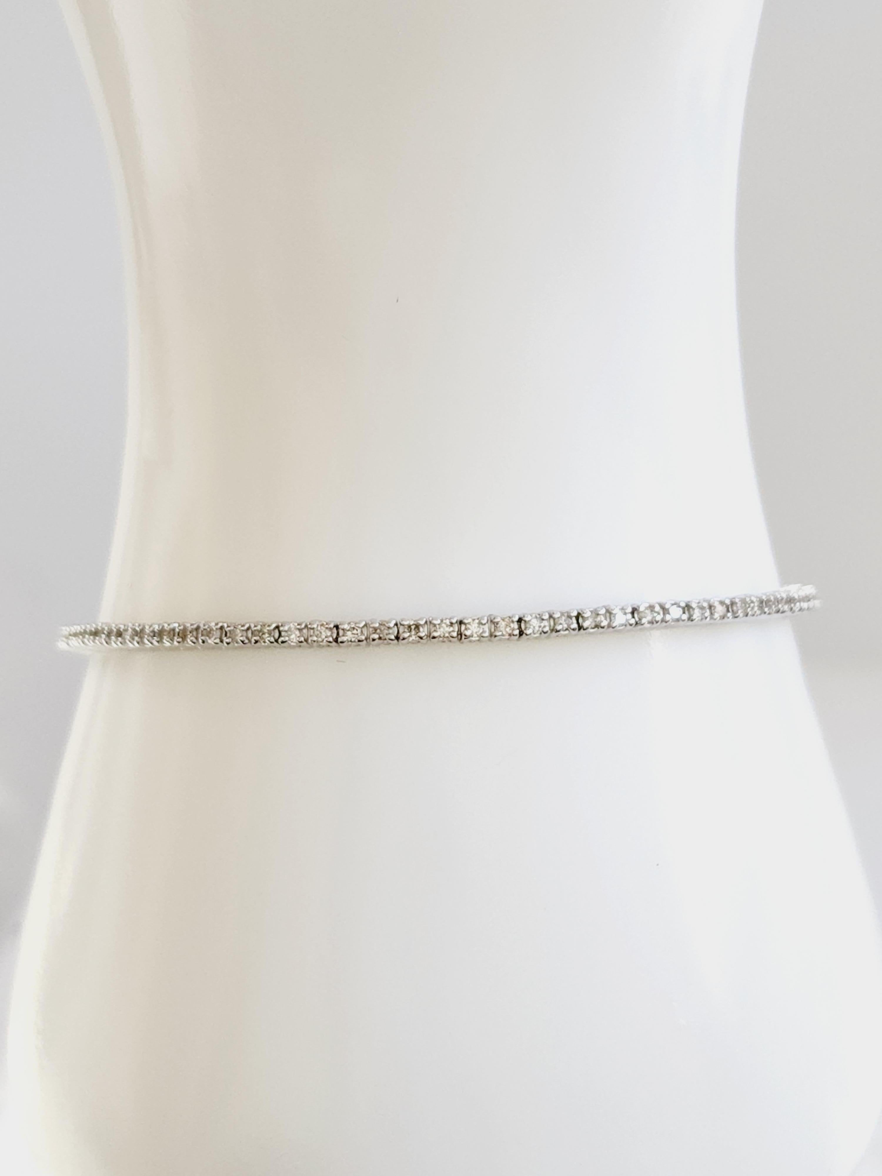 Bracelet tennis en or blanc 14 carats avec diamants taille brillant rond de 1,05 carat en vente 2