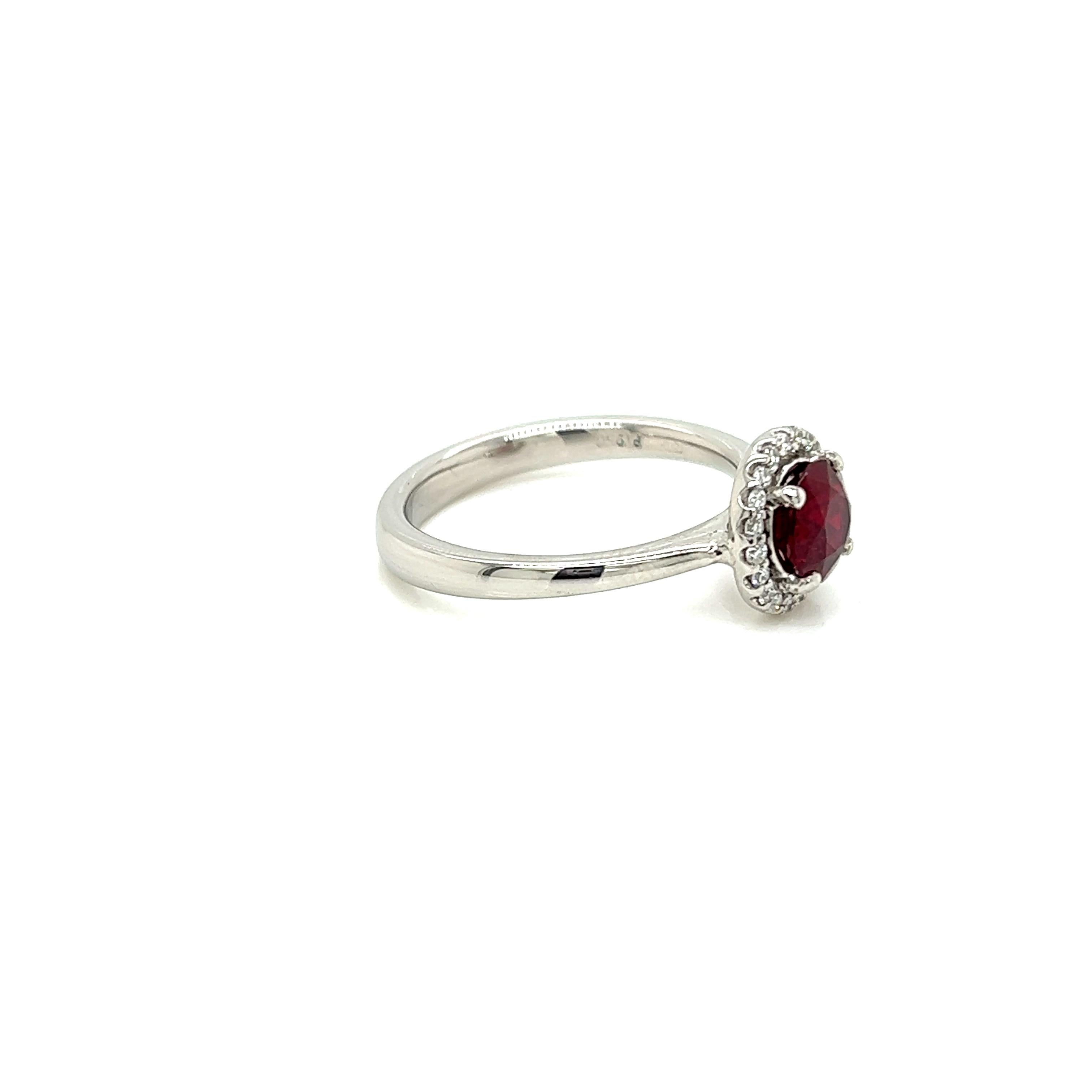 1.05 Carat Round Brilliant Ruby and Diamond Ring in Platinum In New Condition For Sale In London, GB