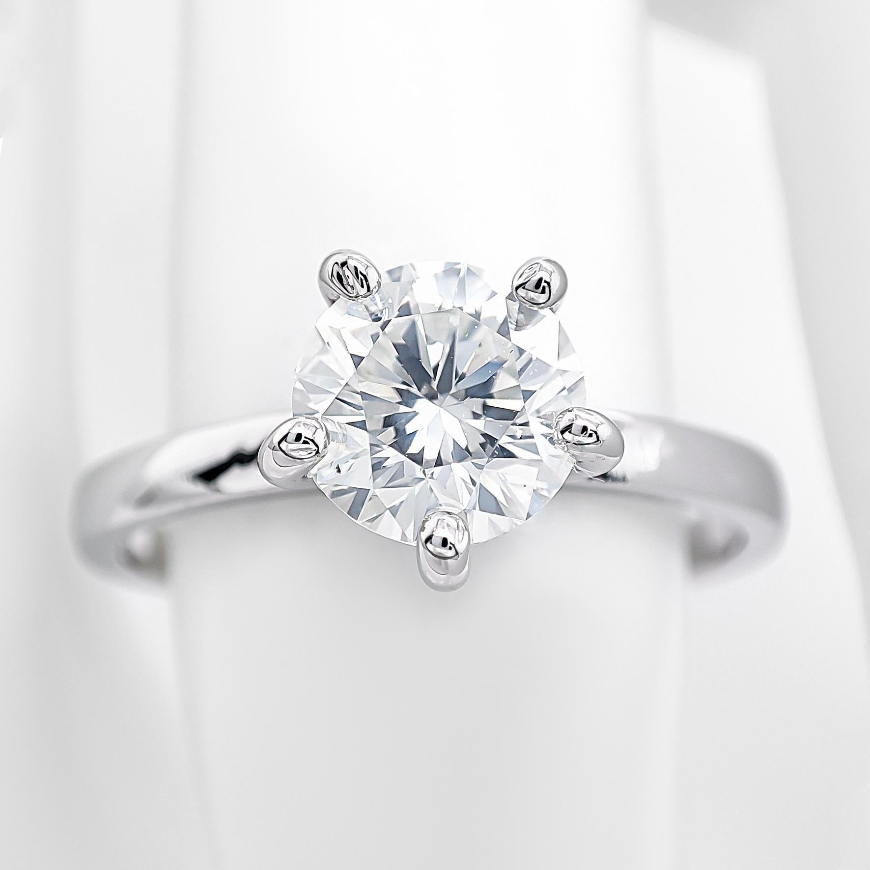 Art Deco 1.05 Carat Round Diamond F/VS2 Engagement Solitaire Ring 14k White Gold For Sale