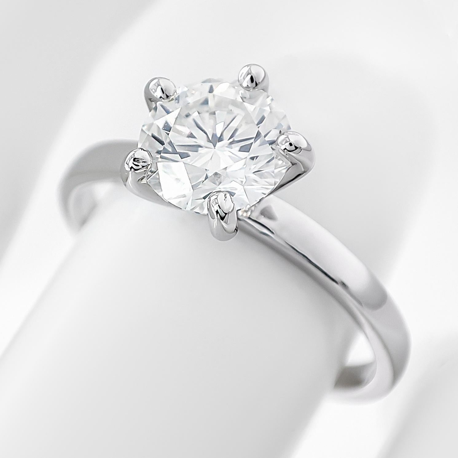 Round Cut 1.05 Carat Round Diamond F/VS2 Engagement Solitaire Ring 14k White Gold For Sale