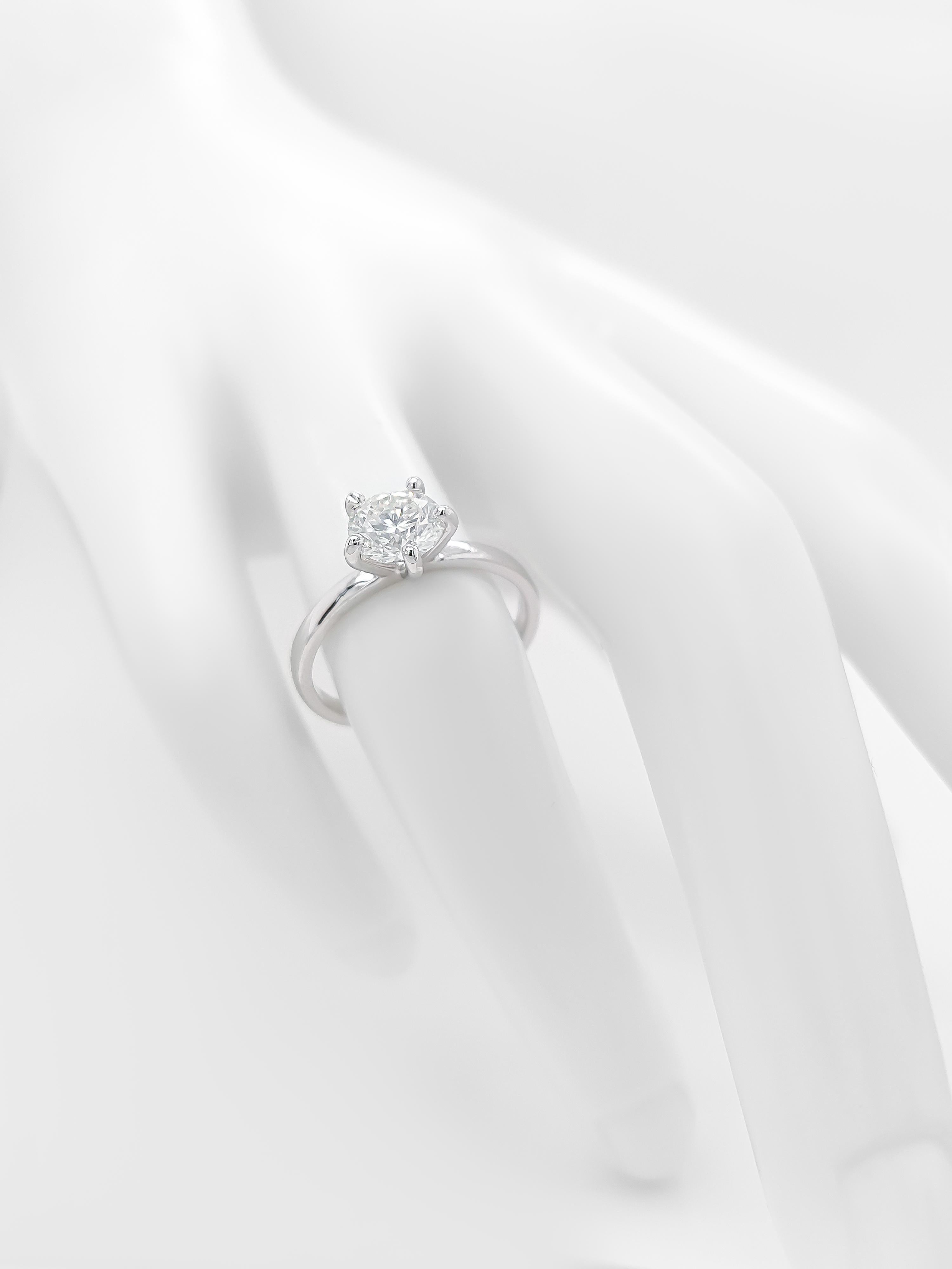 1.05 Carat Round Diamond F/VS2 Engagement Solitaire Ring 14k White Gold In New Condition For Sale In Ramat Gan, IL
