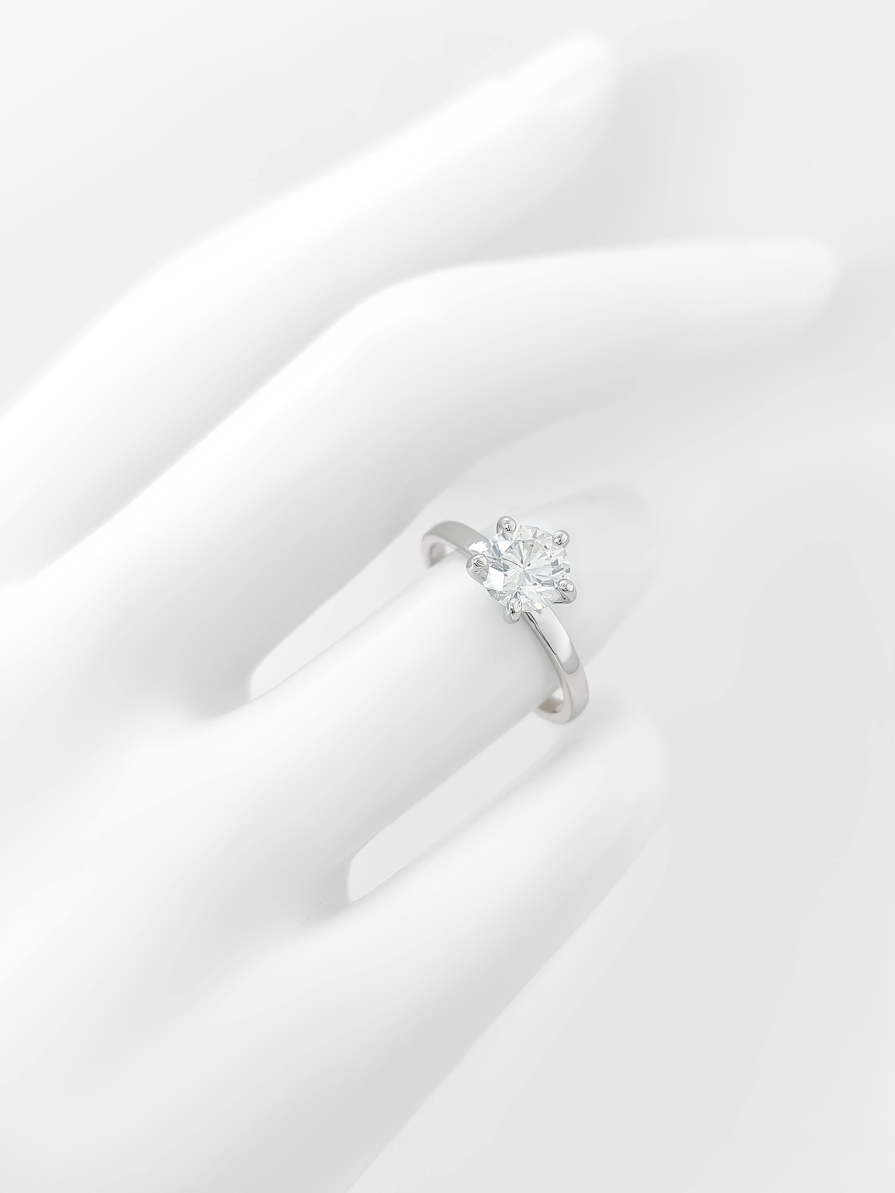 Women's 1.05 Carat Round Diamond F/VS2 Engagement Solitaire Ring 14k White Gold For Sale