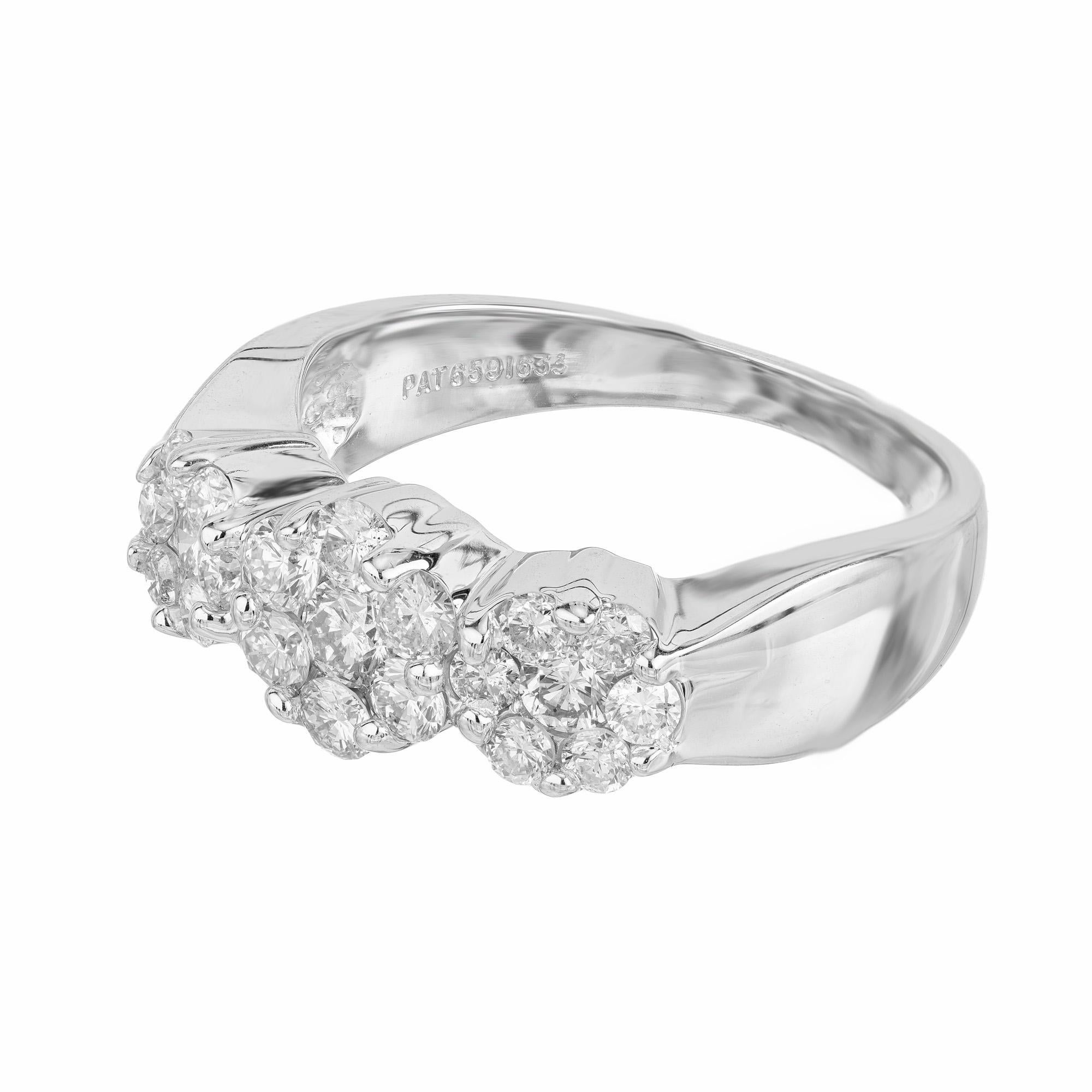 1,05 Karat runder Diamant-Cluster-Ring aus Weißgold (Rundschliff) im Angebot