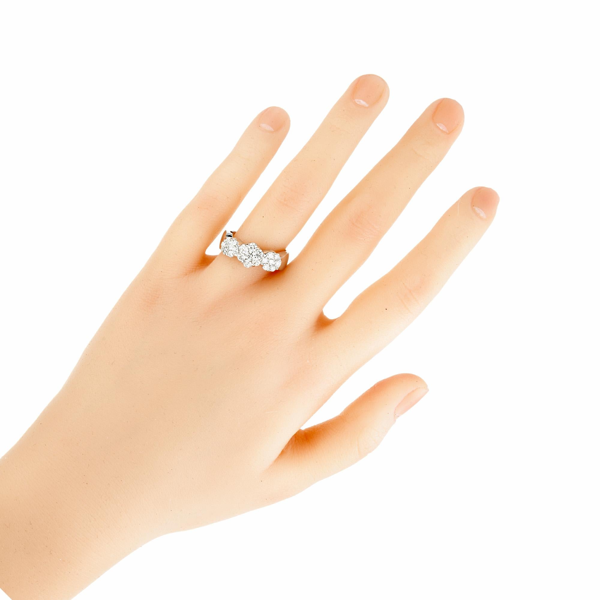 1,05 Karat runder Diamant-Cluster-Ring aus Weißgold im Angebot 3