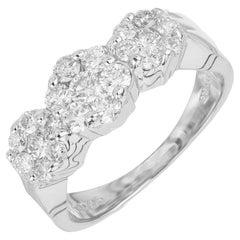 Anillo en racimo de oro blanco con un diamante redondo de 1,05 quilates