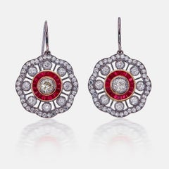 Boucle d'oreille en or 18 carats avec rubis de 1,05 carat et diamant européen ancien