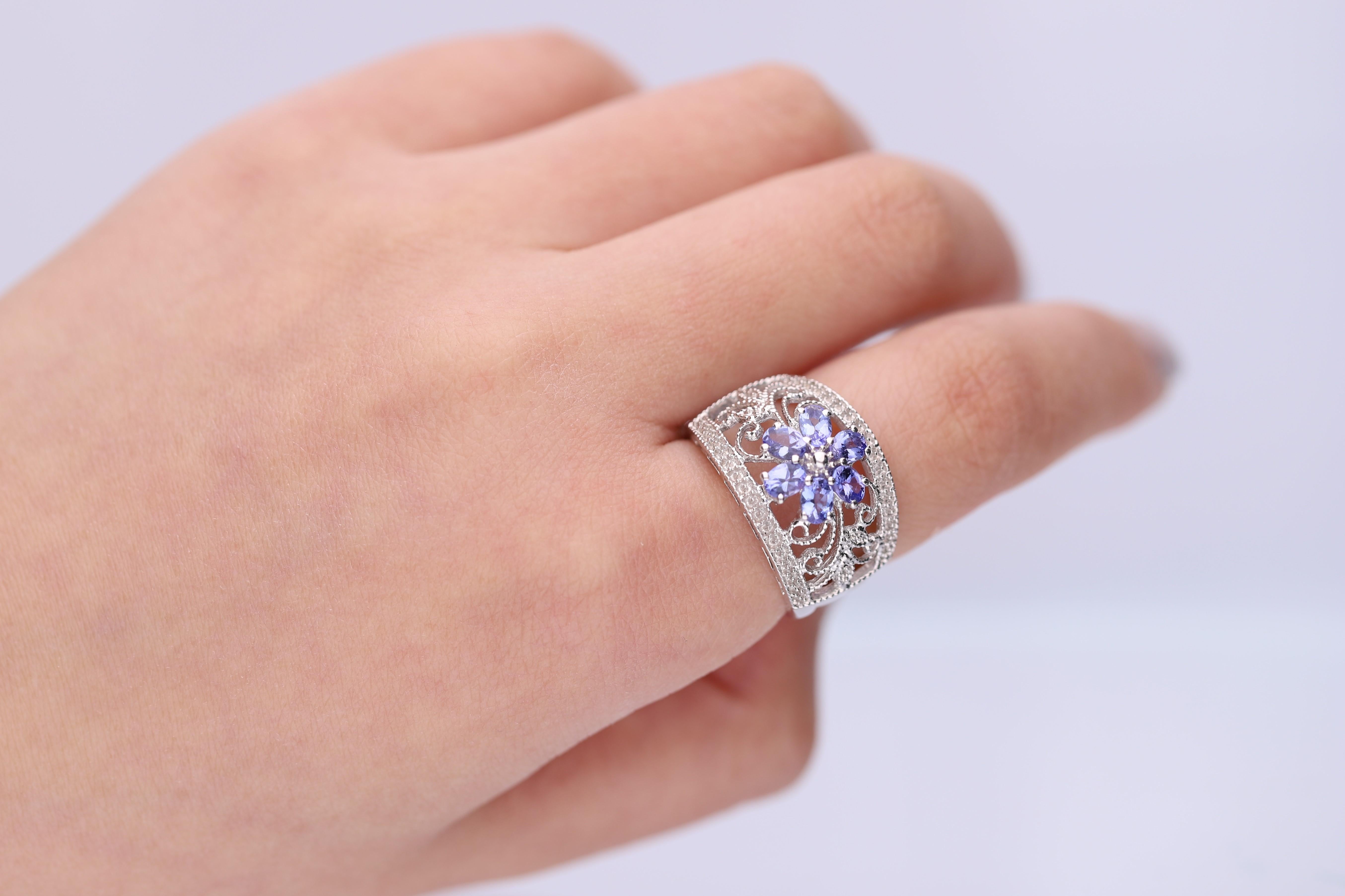 1.05 Carat Tanzanite Pear Cut 925 Sterling Silver Unique Ring In New Condition In New York, NY