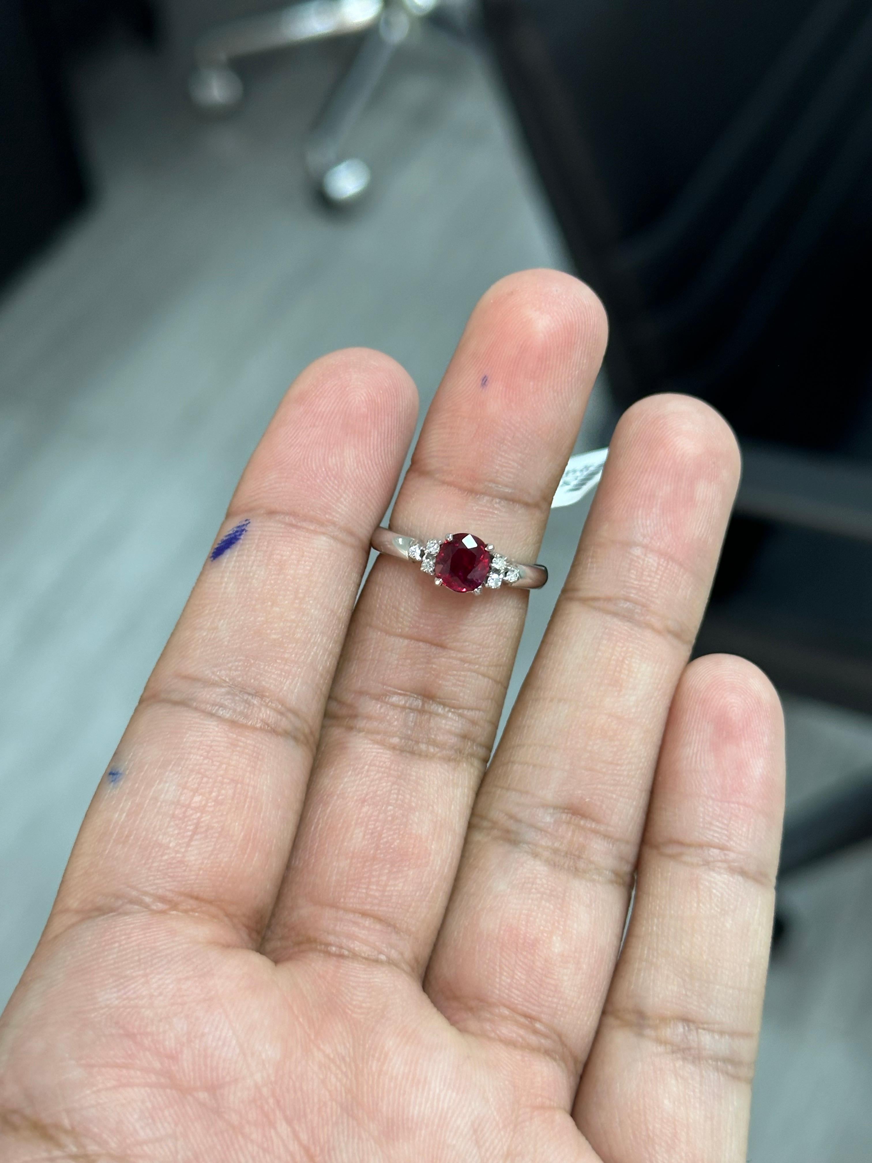 Women's or Men's 1.05 Carat Thai-origin Ruby & Diamond Ring in 18K White Gold For Sale