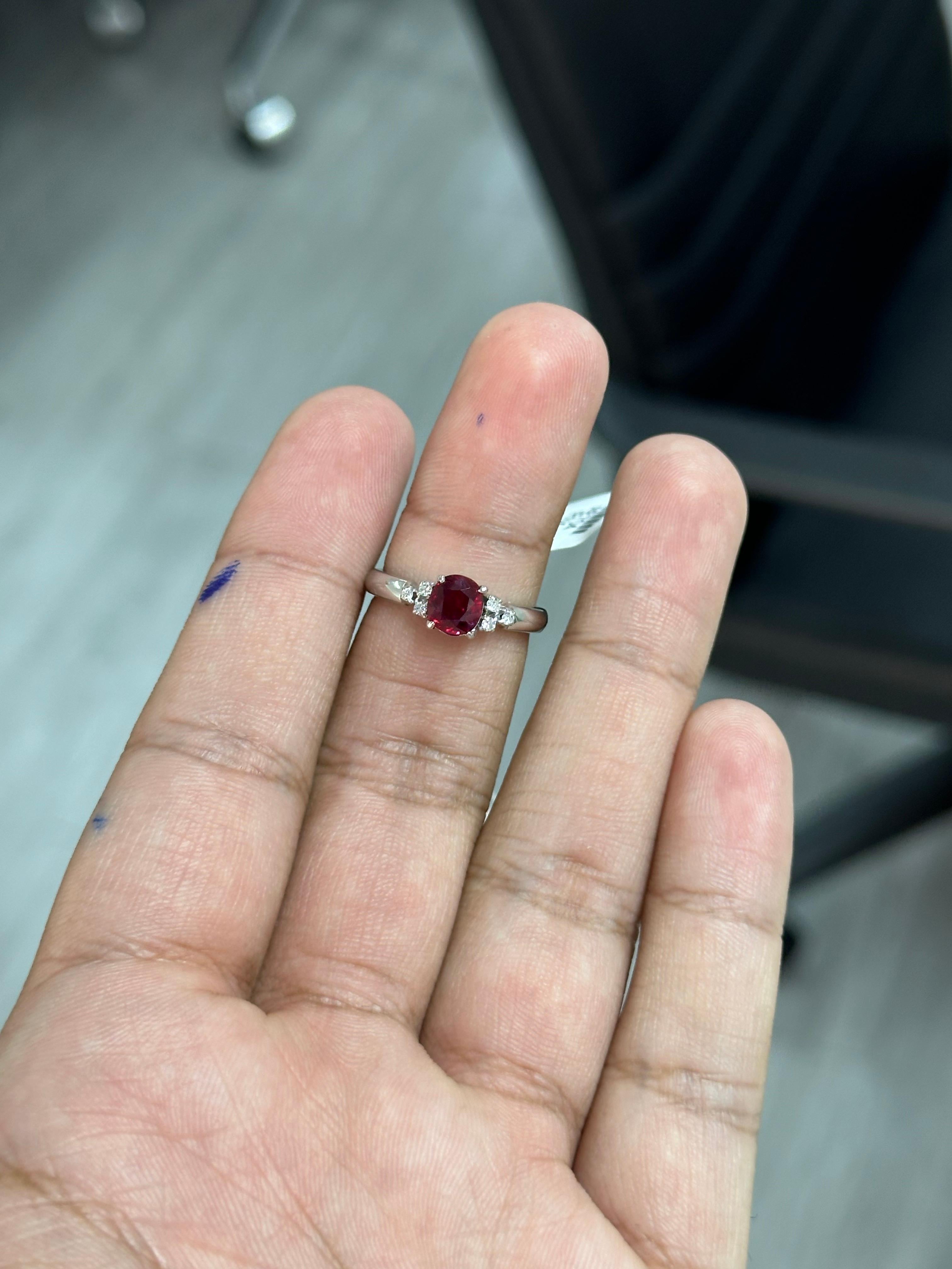1.05 Carat Thai-origin Ruby & Diamond Ring in 18K White Gold For Sale 1