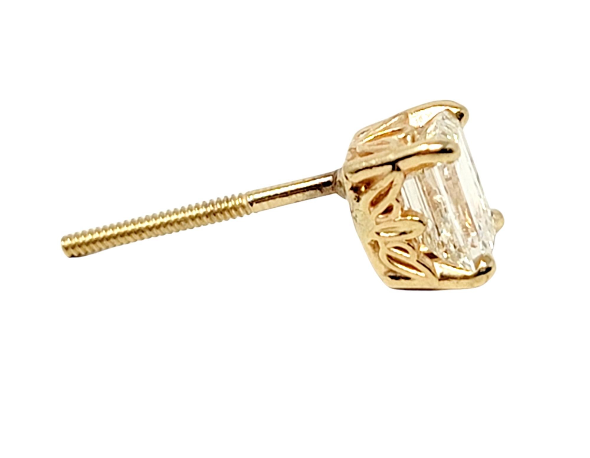 1.05 Carat Total Emerald Cut Diamond Stud Earrings in 14 Karat Yellow Gold In Good Condition For Sale In Scottsdale, AZ