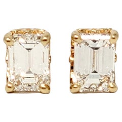 Clous d'oreilles en or jaune 14 carats avec diamants taille émeraude de 1,05 carat au total