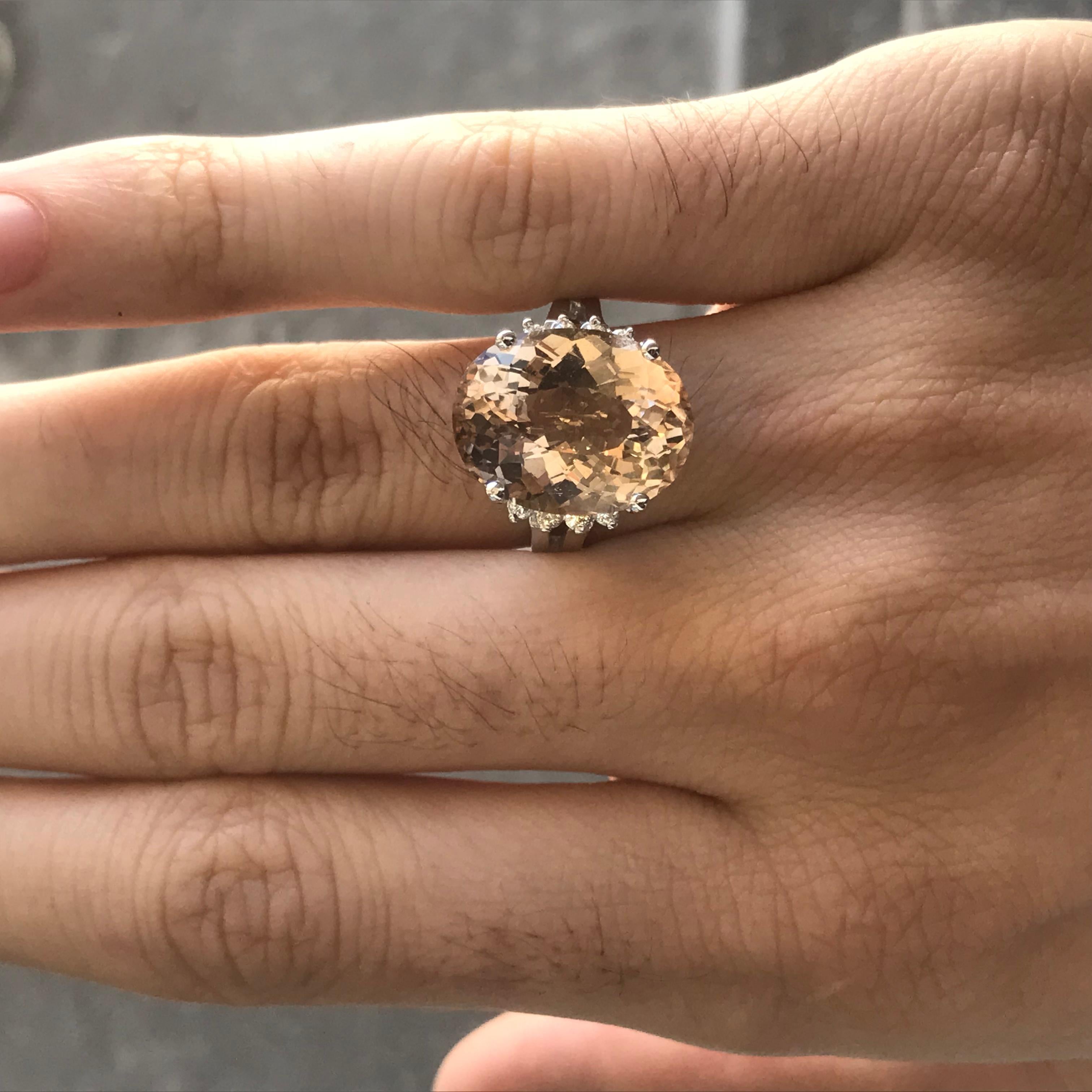 Ovaler Pfirsichtopas und Diamantring, ca. 10,5 Karat Tw, Ben Dannie im Zustand „Hervorragend“ im Angebot in West Hollywood, CA