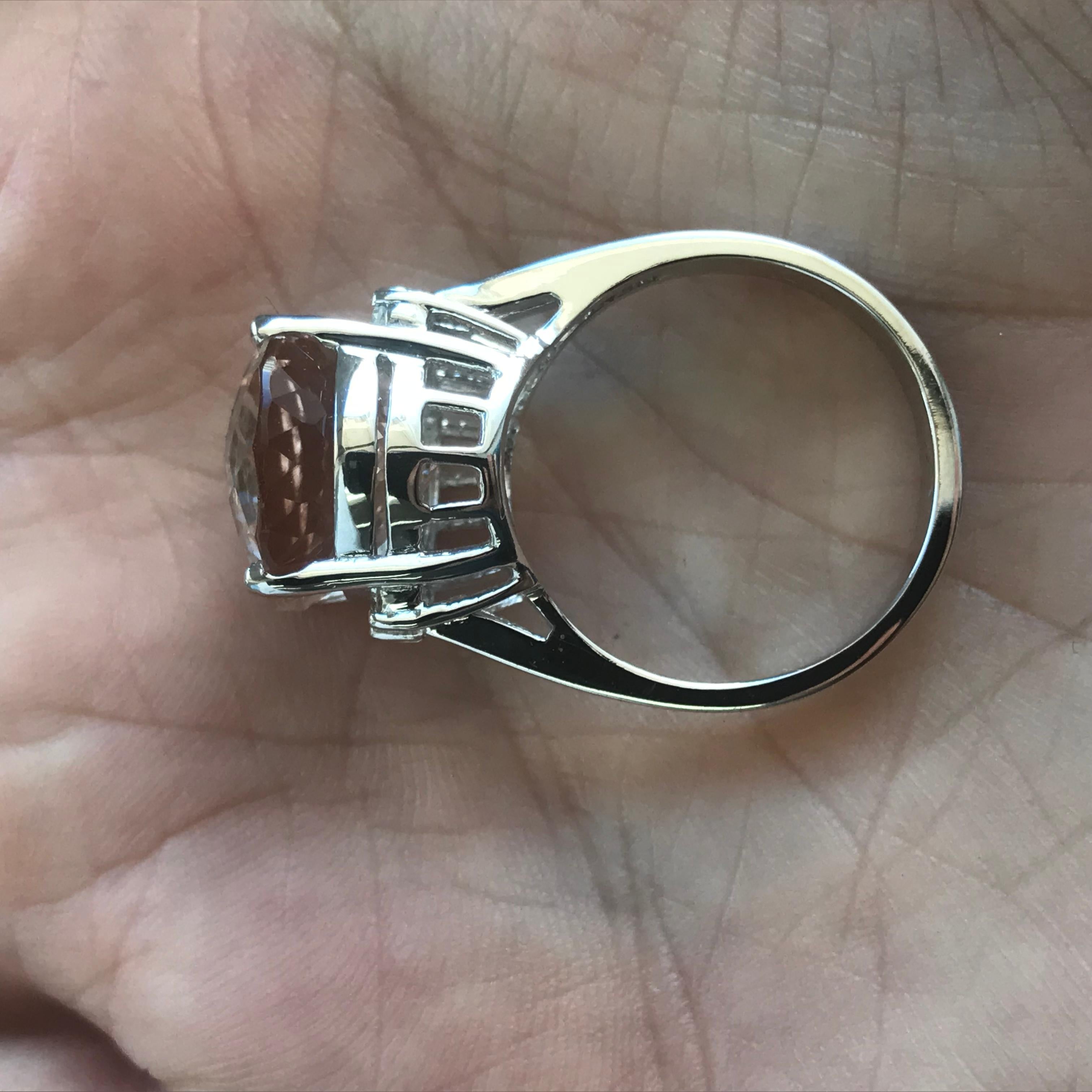 Ovaler Pfirsichtopas und Diamantring, ca. 10,5 Karat Tw, Ben Dannie im Angebot 1