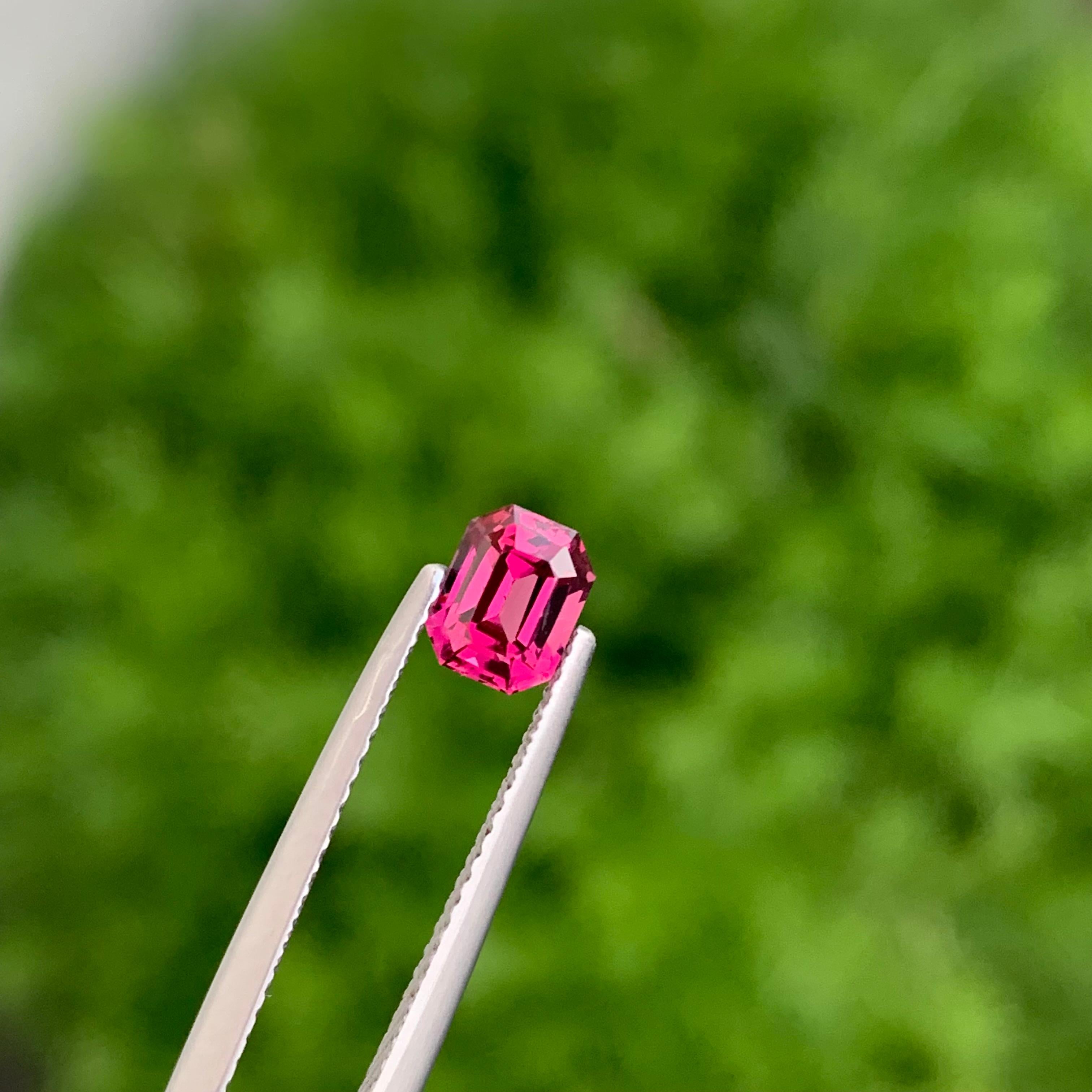 1,05 Karat bezaubernde natürliche lose Smaragd Form Rhodolith Granat Edelstein für Ring (Arts and Crafts) im Angebot