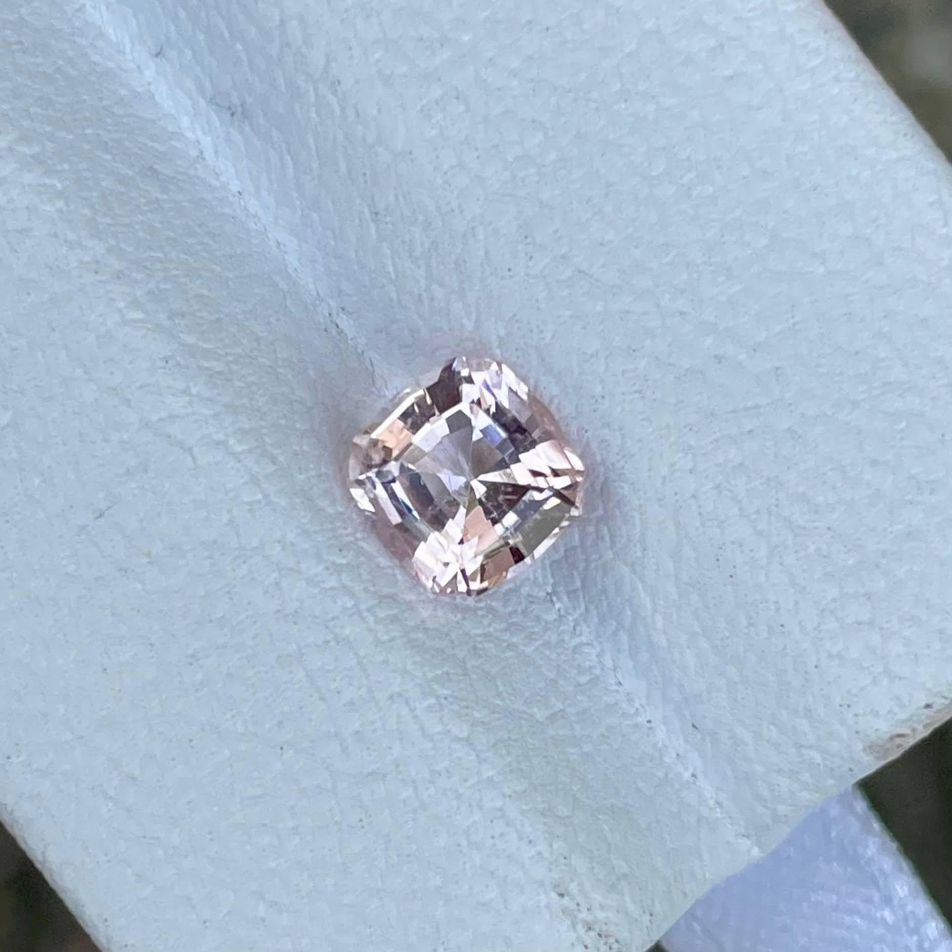 1.05 carats Pink Morganite Stone Cushion Cut Natural African Gemstone For Sale 1