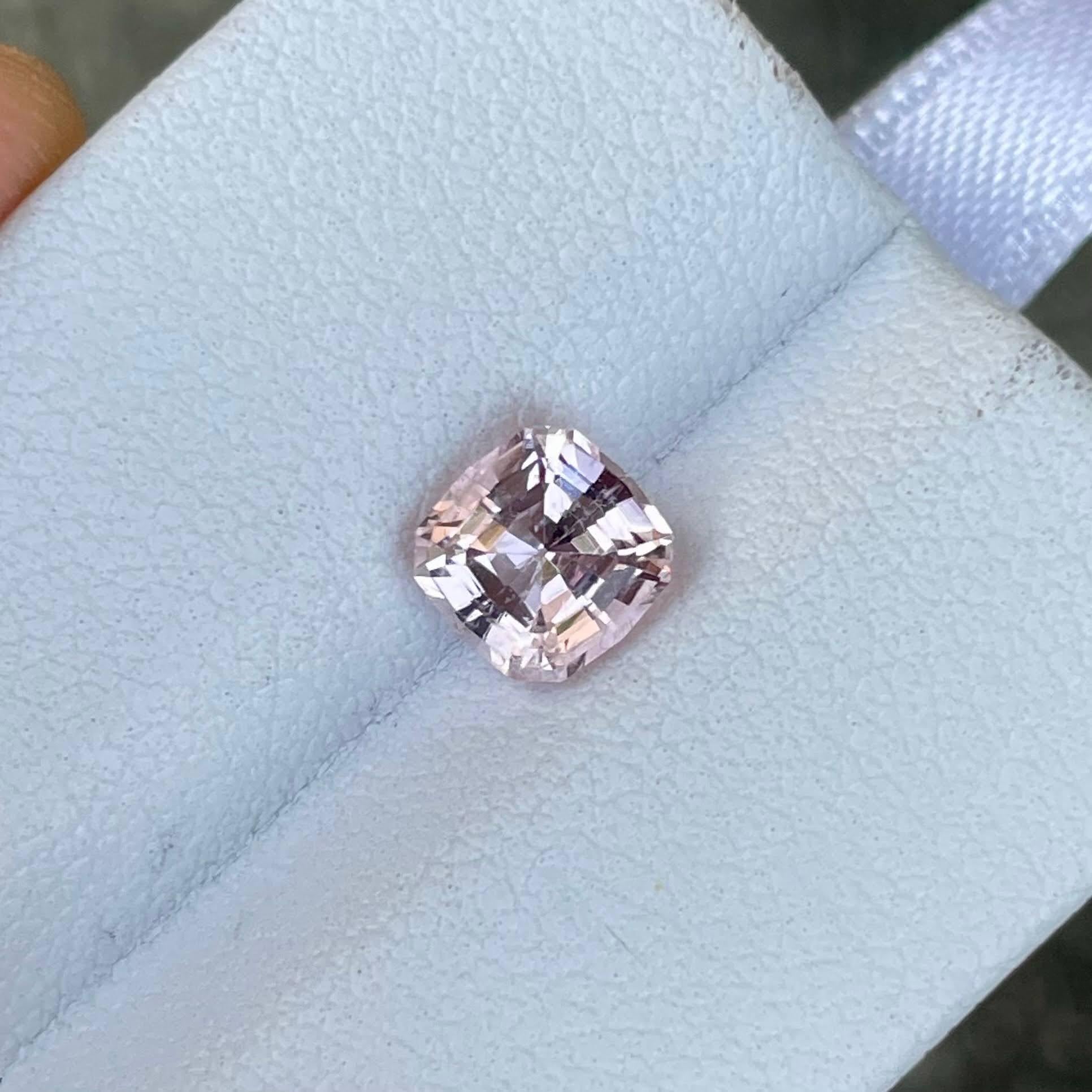 1.05 carats Pink Morganite Stone Cushion Cut Natural African Gemstone For Sale 2
