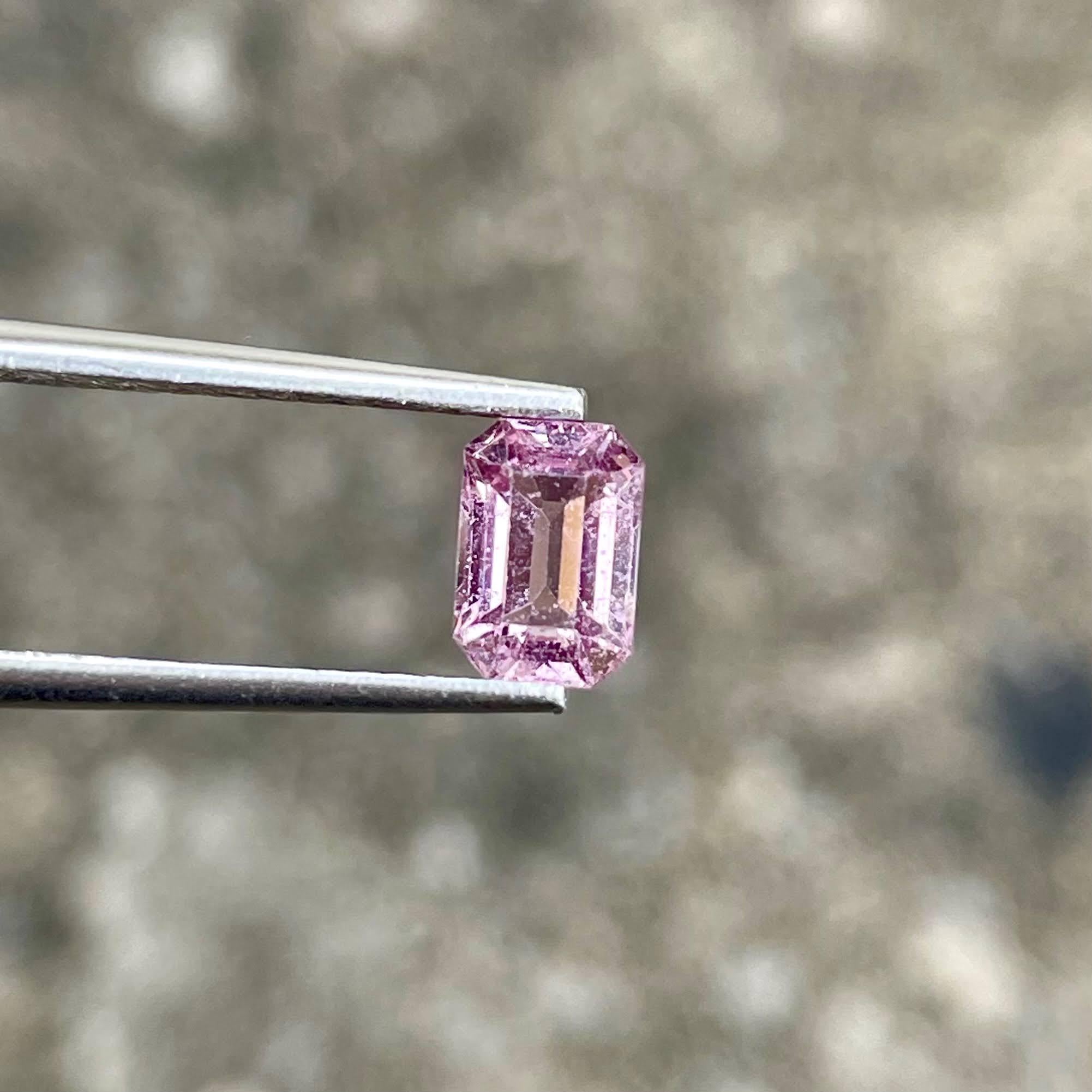 1,05 Karat Rosa Spinell Stein Smaragdschliff Natürlicher Edelstein aus Birma (Moderne) im Angebot