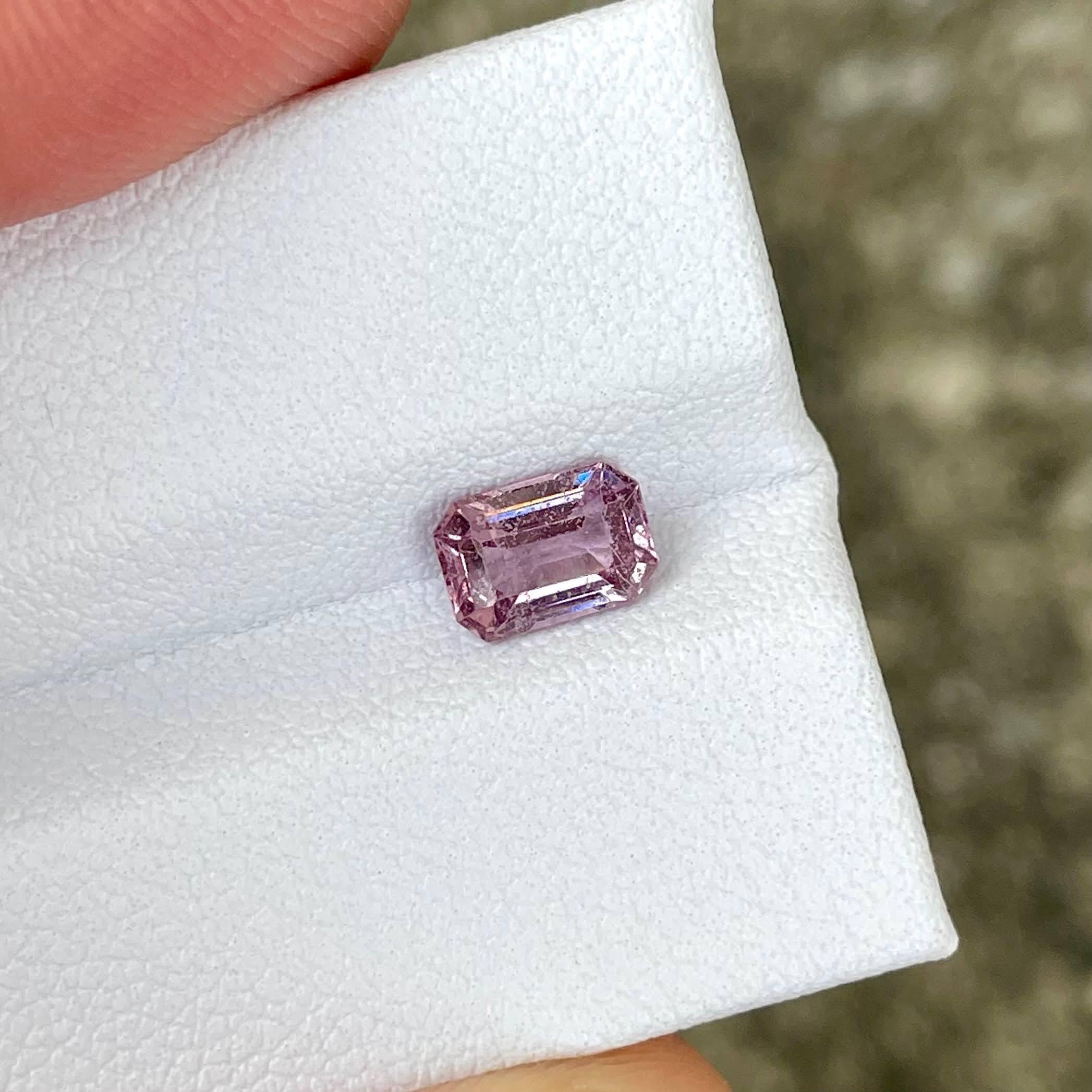 1,05 Karat Rosa Spinell Stein Smaragdschliff Natürlicher Edelstein aus Birma im Zustand „Neu“ im Angebot in Bangkok, TH