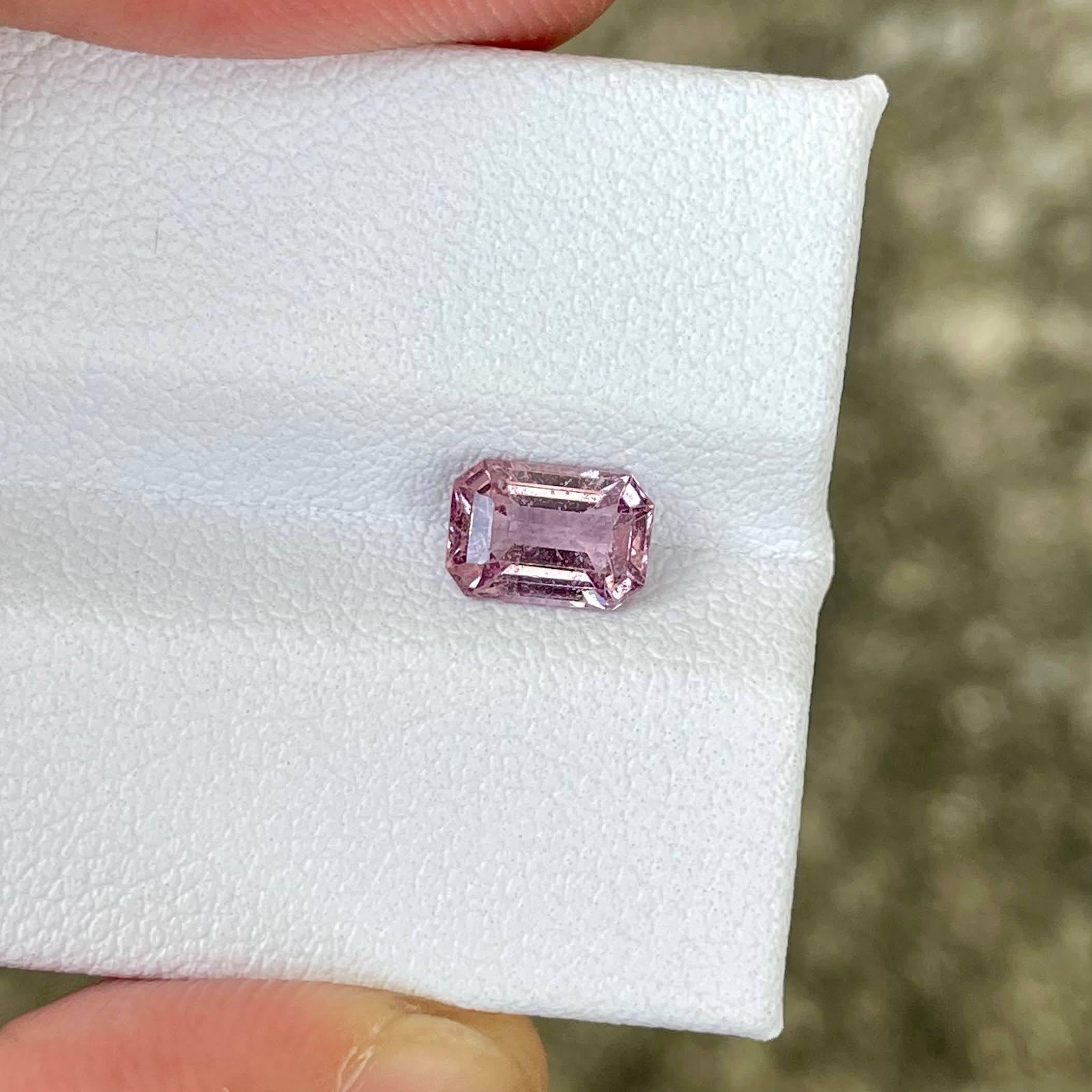 1,05 Karat Rosa Spinell Stein Smaragdschliff Natürlicher Edelstein aus Birma für Damen oder Herren im Angebot