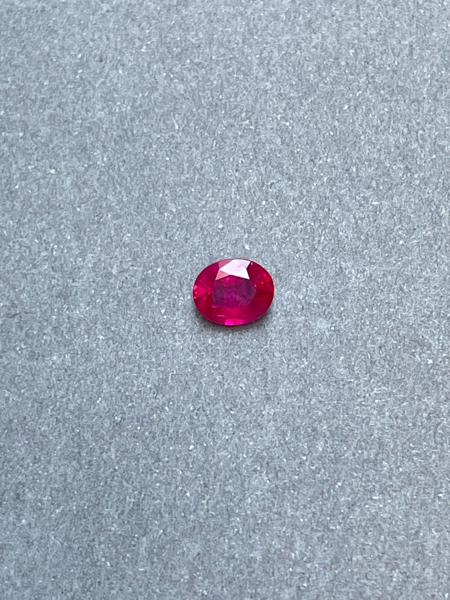 Rubí de Birmania sin calentar de color rojo sangre de paloma con certificado gremial Corte de alta calidad Ojo limpio

RMA39
Nombre:Rubí natural
Peso: 0,79 quilates
Tamaño: Sobre certificado
Origen: Myanmar
Color: Rojo (sangre de paloma)
Claridad: