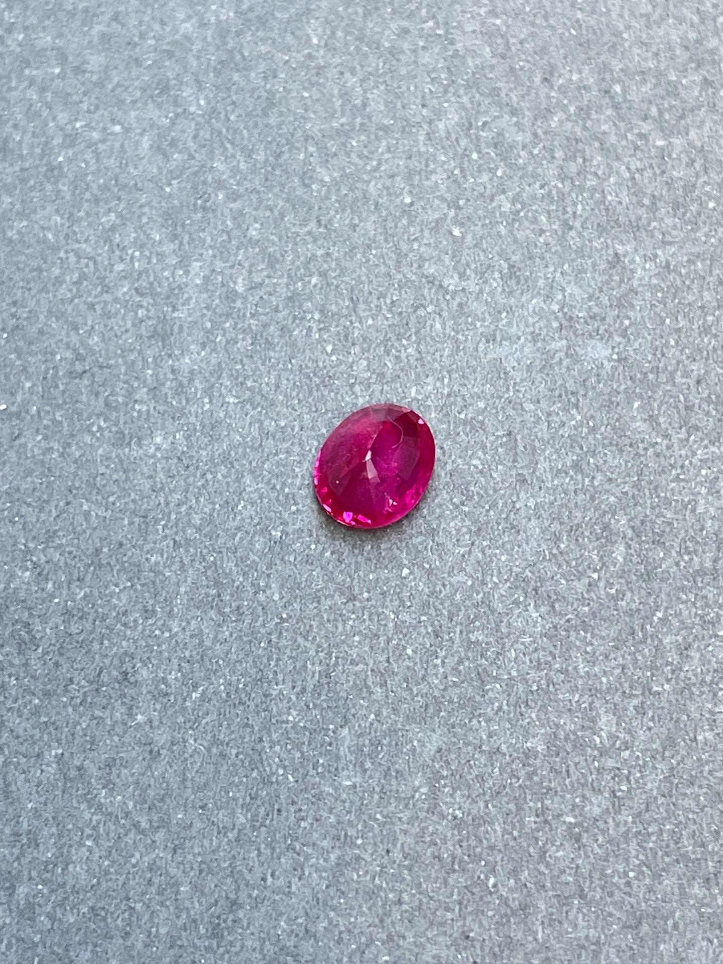 Femenino o masculino 0,79 ct GUILD certificado Rubí Sangre de Paloma Birmania sin calentar en venta