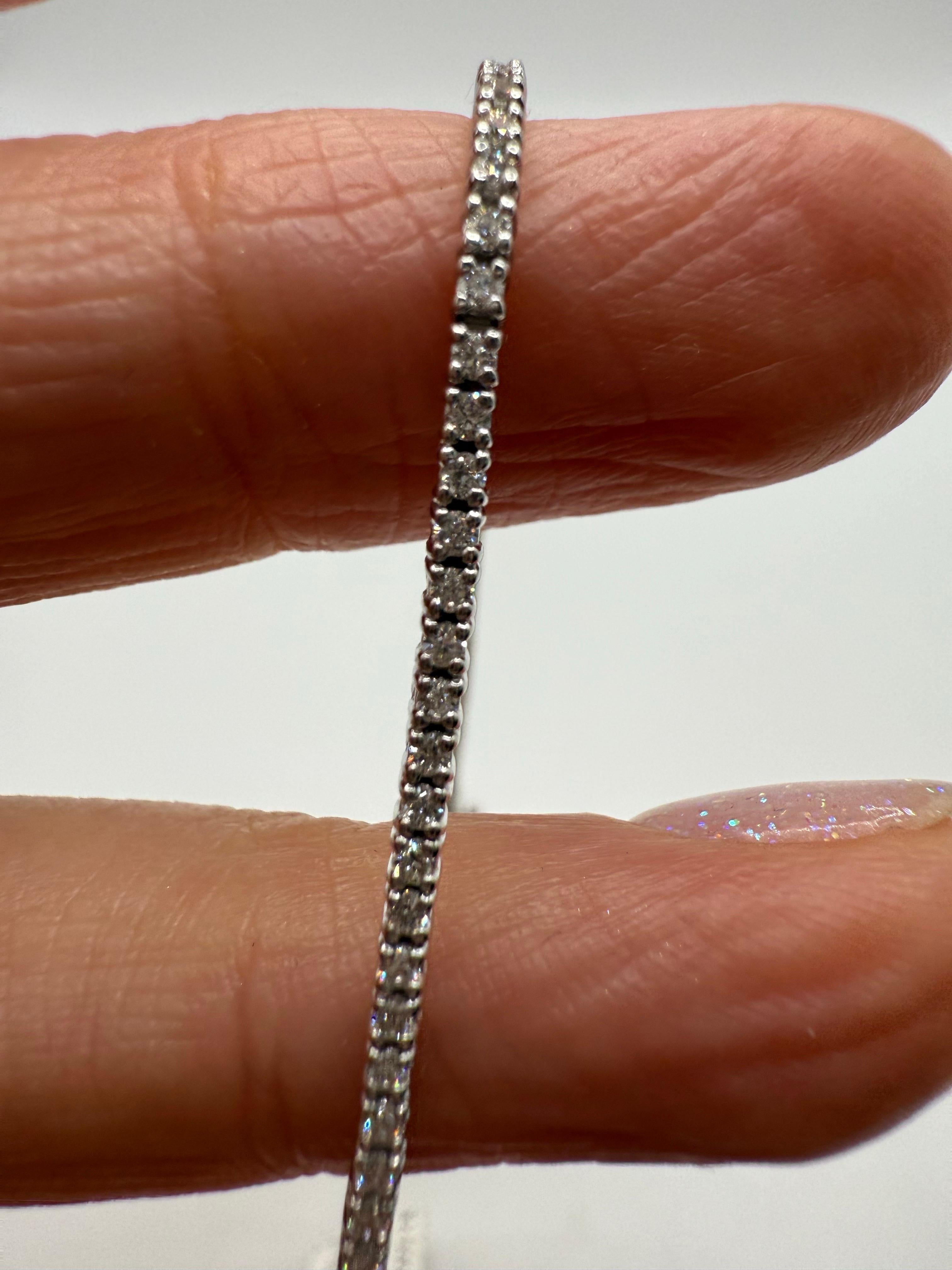 Taglio rotondo 1,05 carati Bracciale tennis in oro 18KT robusto e ben fatto in vendita
