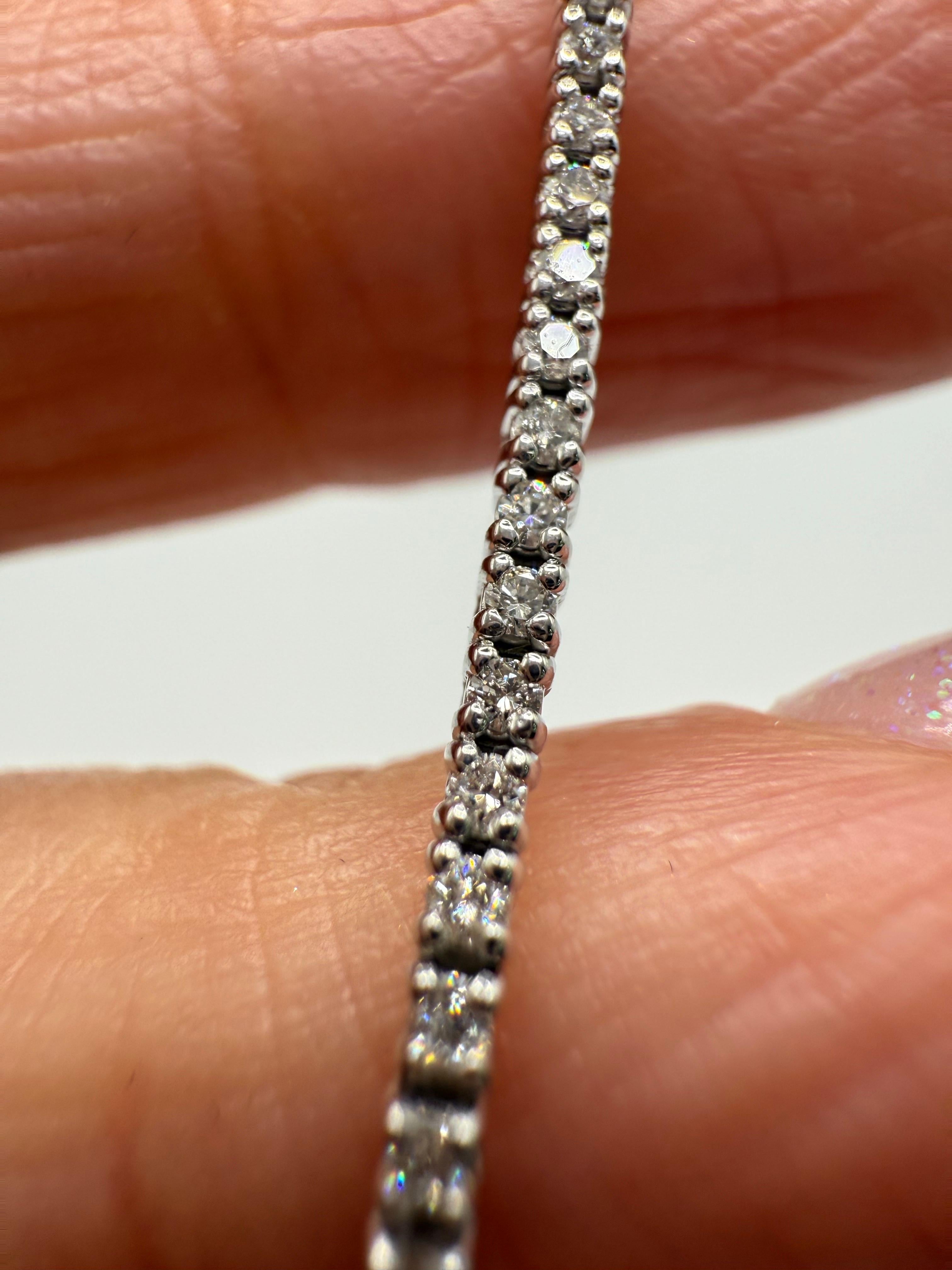 1,05 carati Bracciale tennis in oro 18KT robusto e ben fatto In condizioni Nuovo in vendita a Boca Raton, FL