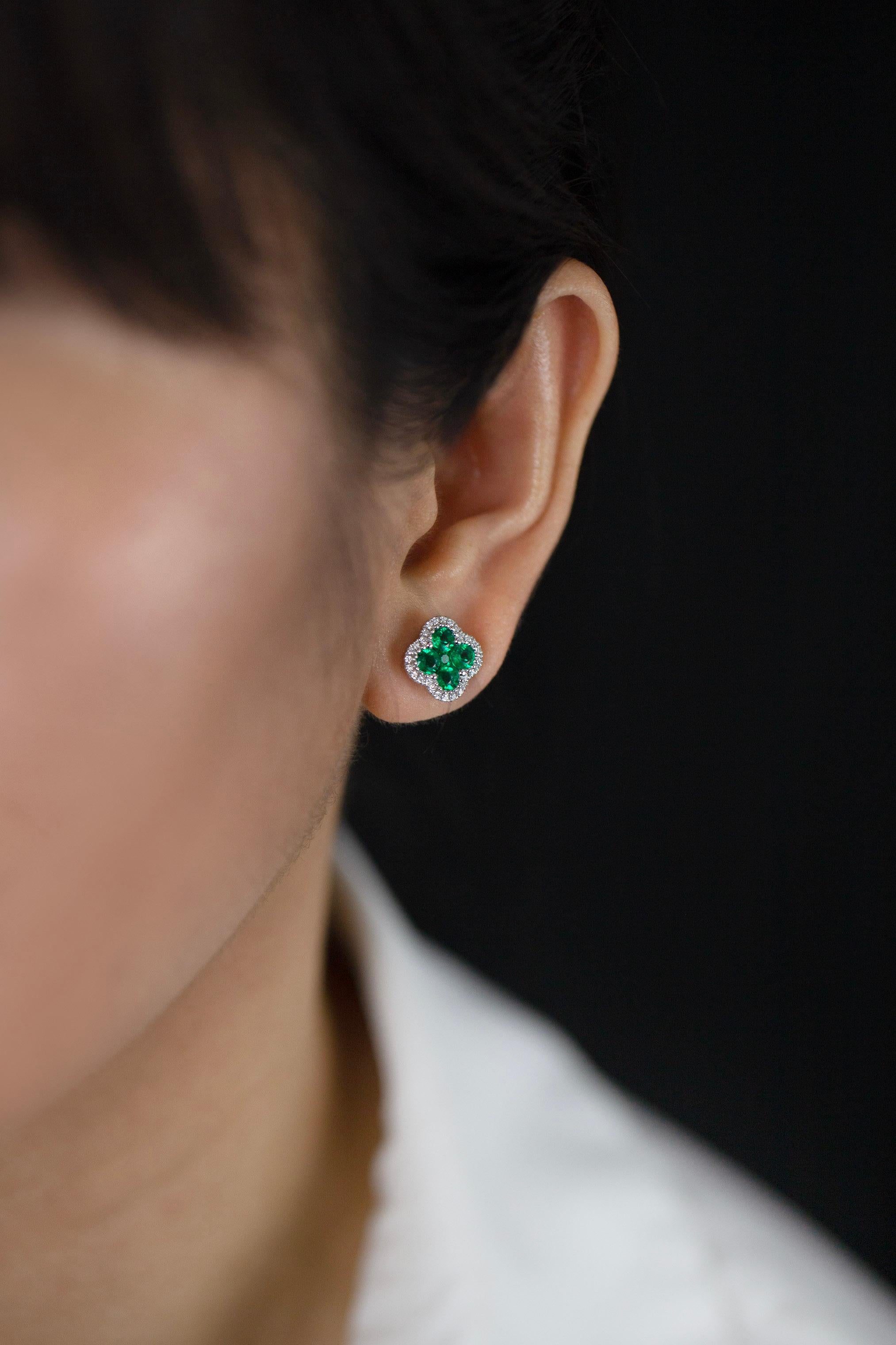1.05 Carats Total Colombian Green Emerald & Round Diamond Halo Stud Earrings In New Condition For Sale In New York, NY
