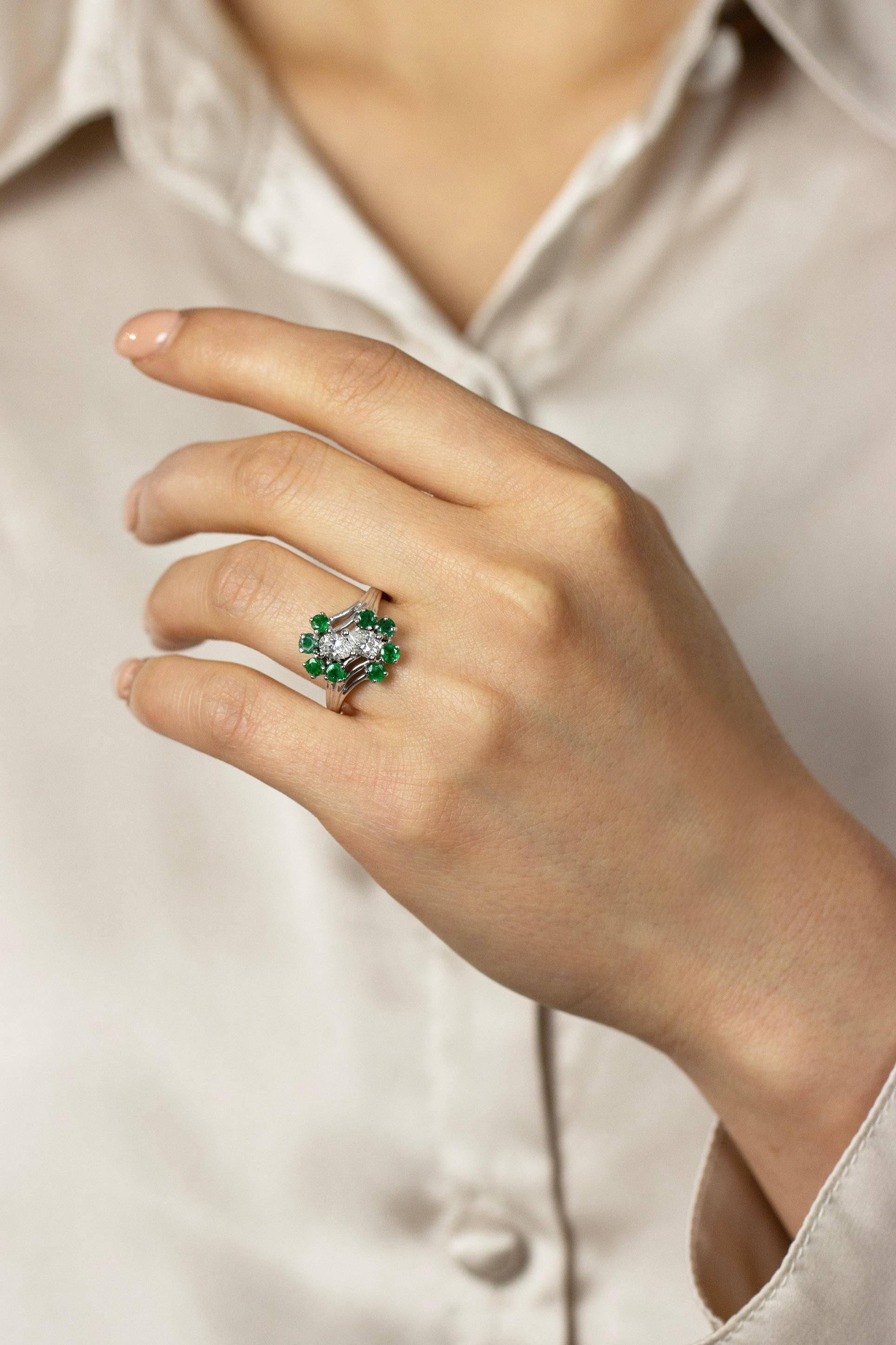 Bague à la mode en forme de poire avec diamants de 1,05 carat au total et émeraude verte Pour femmes en vente