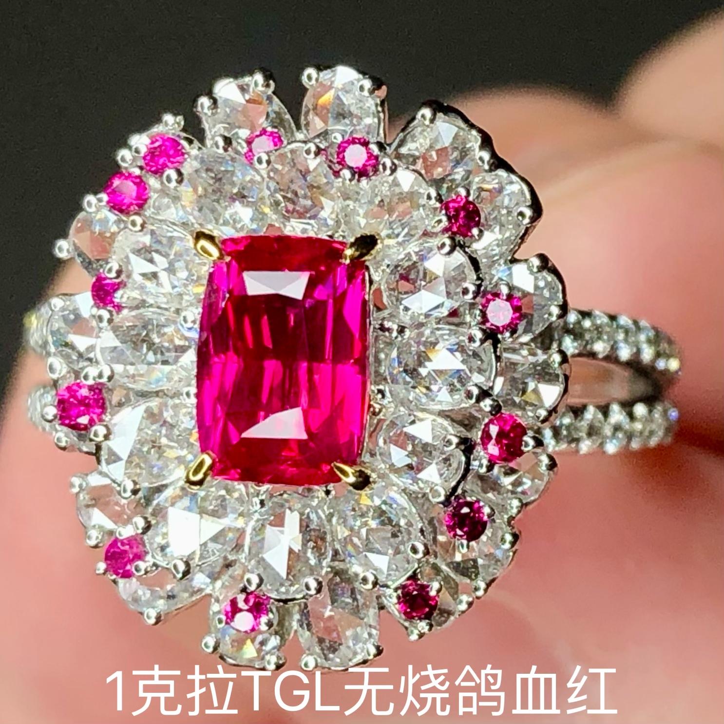 1.05 Carats Unheated Pigeon Blood Mozambique Ruby Ring In New Condition For Sale In Hong Kong, HK