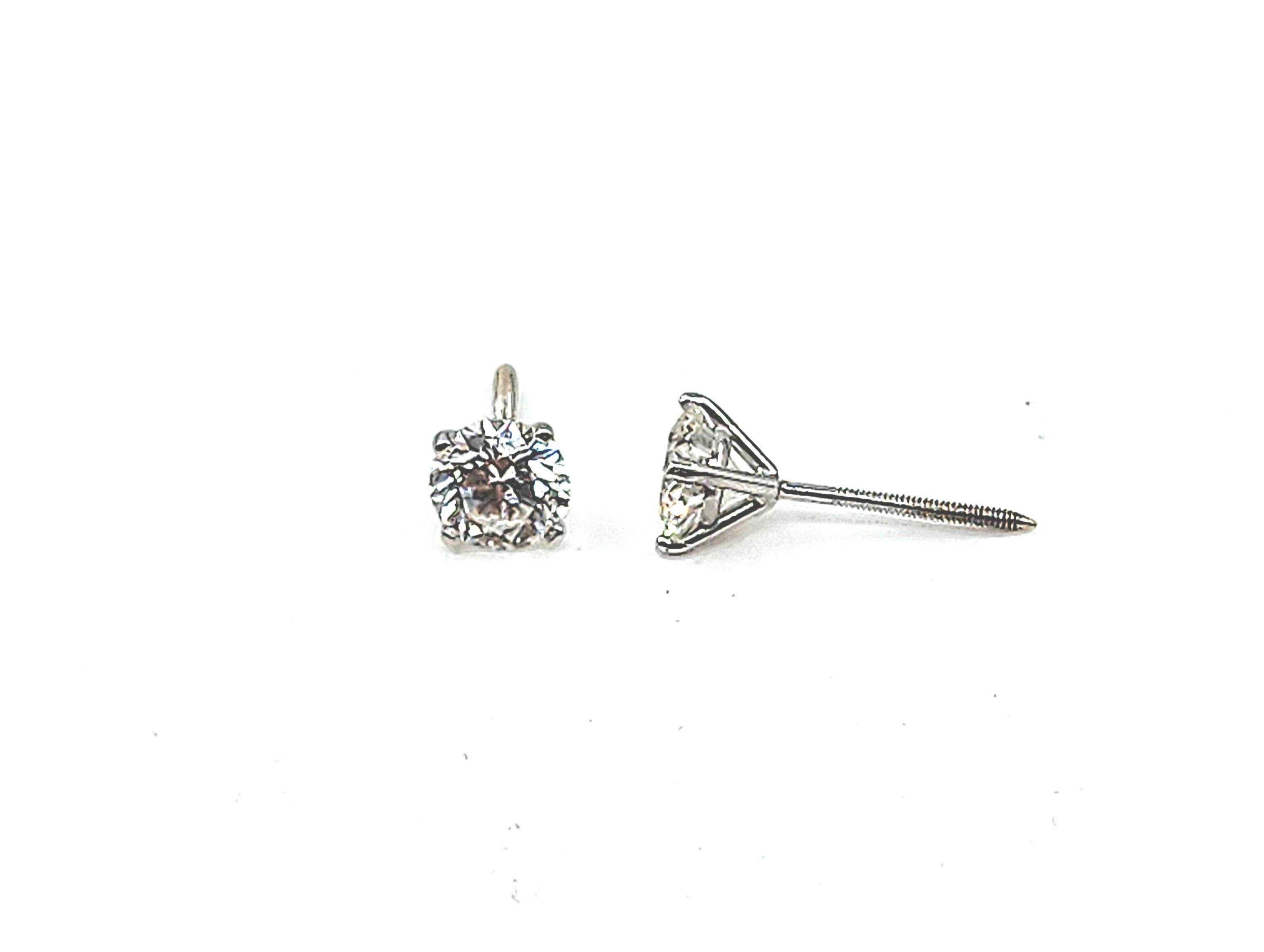 Taglio rotondo Borchie con diamanti da 1,05 ct in vendita