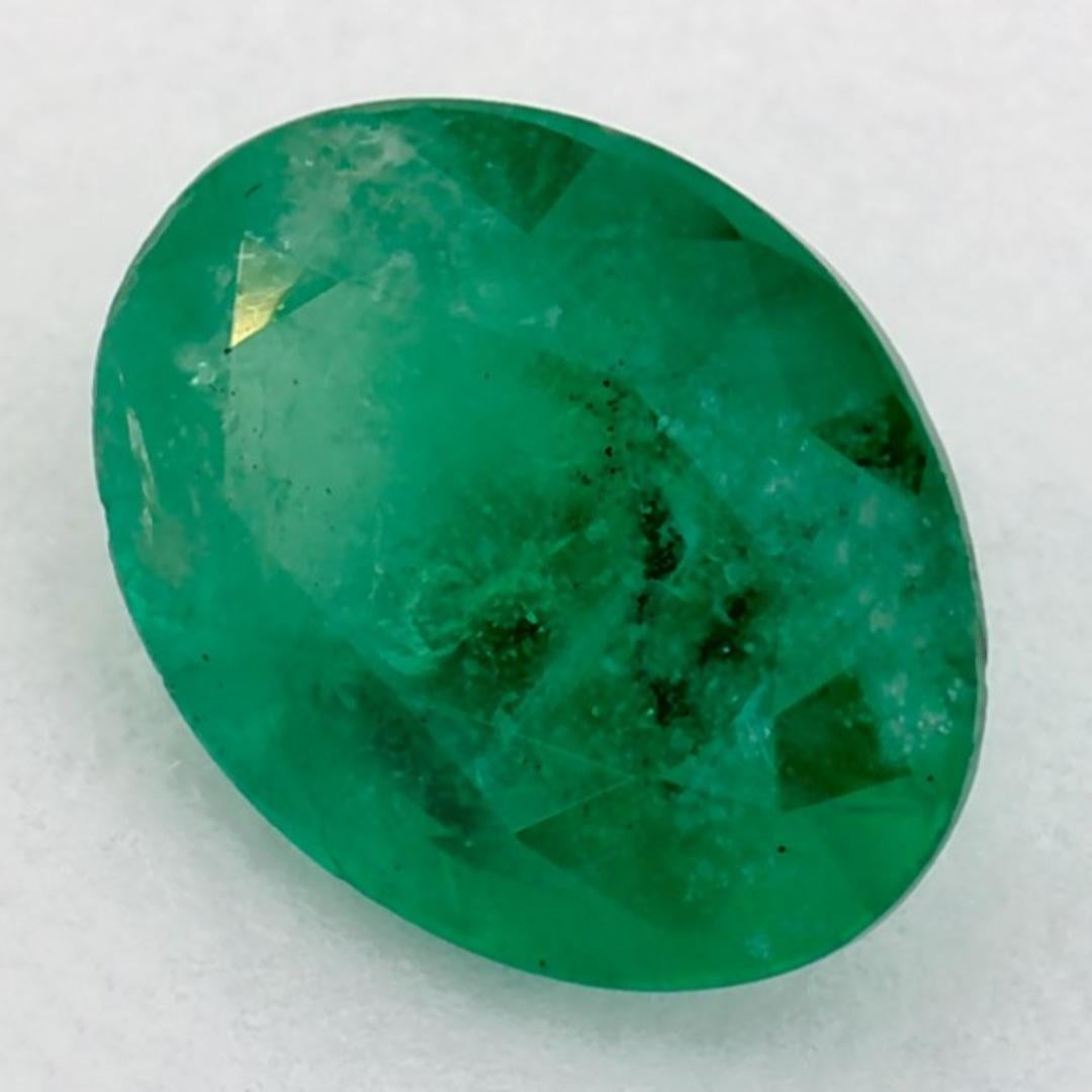 Con una vibrante tonalità di colore verde, la pietra natale di maggio è un simbolo della rinnovata crescita primaverile. 

Esplora la vivace collezione di smeraldi, rubini e zaffiri nel nostro negozio, disponibili come gemme sciolte e abbinabili