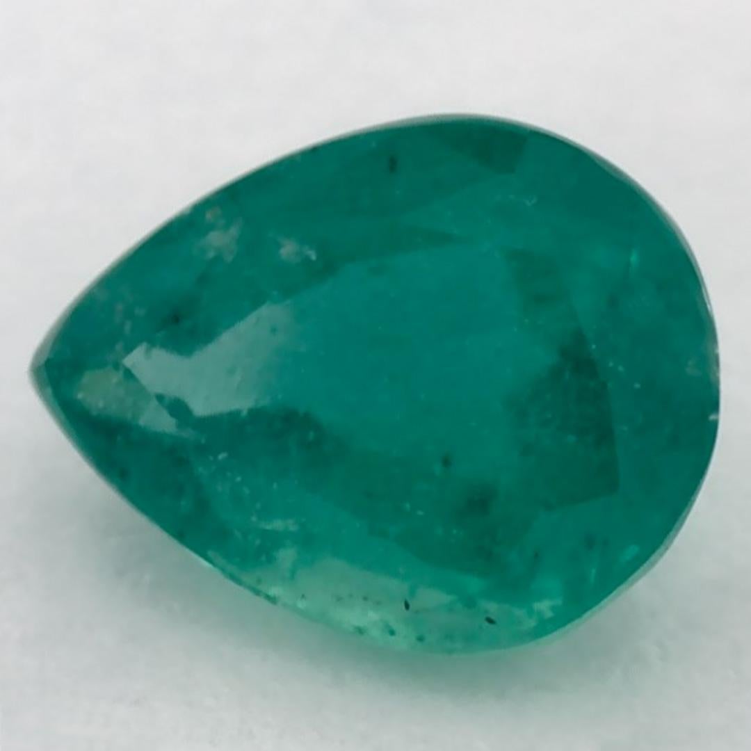 D'un vert éclatant, la pierre de naissance du mois de mai symbolise le renouveau de la croissance printanière. 

Explorez la vibrante collection d'émeraudes, de rubis et de saphirs de notre magasin, disponibles sous forme de pierres précieuses en