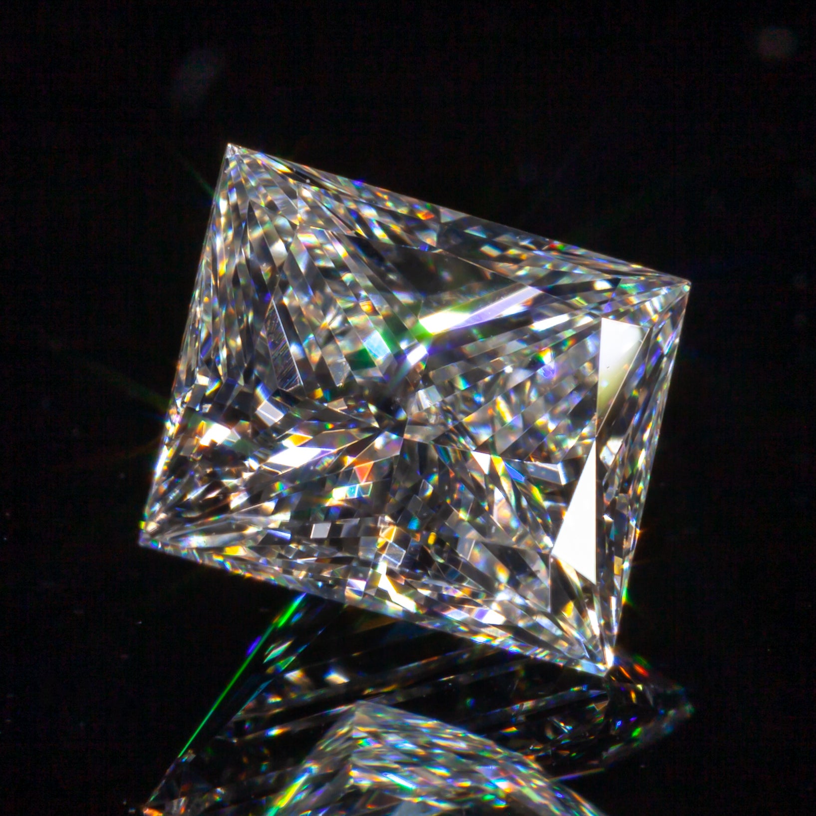 Diamant princesse rectangulaire modifié brillant 1,05 carat non serti H/VS2, certifié GIA

Informations générales sur le diamant
Numéro de rapport GIA : 2185448167
Taille du diamant : Rectangulaire Modifié Brillant
Dimensions : 6,03 x 5,52 x 3,71