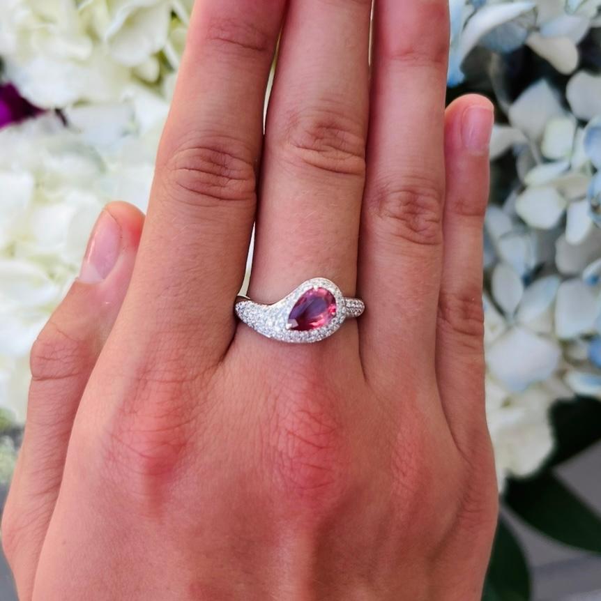 Donna Anello con zaffiro Padparadscha da 1,05 carati senza calore in oro bianco 18 carati in vendita