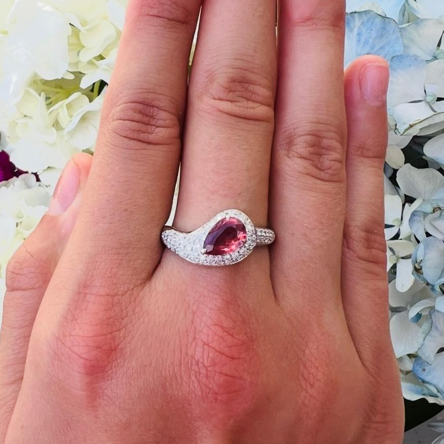 Anello con zaffiro Padparadscha da 1,05 carati senza calore in oro bianco 18 carati in vendita 2