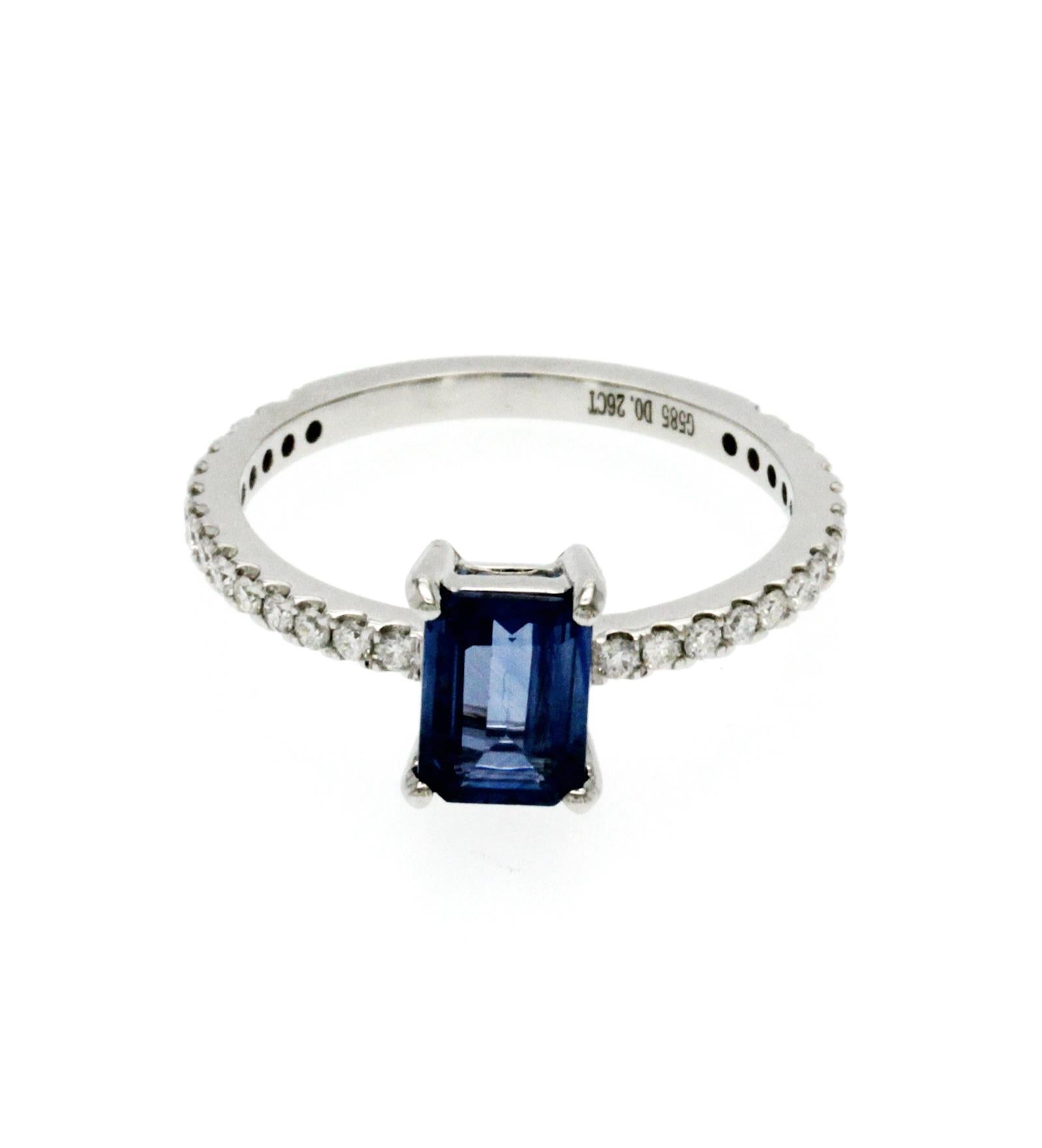 1.05 Ct Sapphire & 0.26 Ct Diamonds in 14K White Gold Engagement Ring In New Condition For Sale In Los Angeles, CA