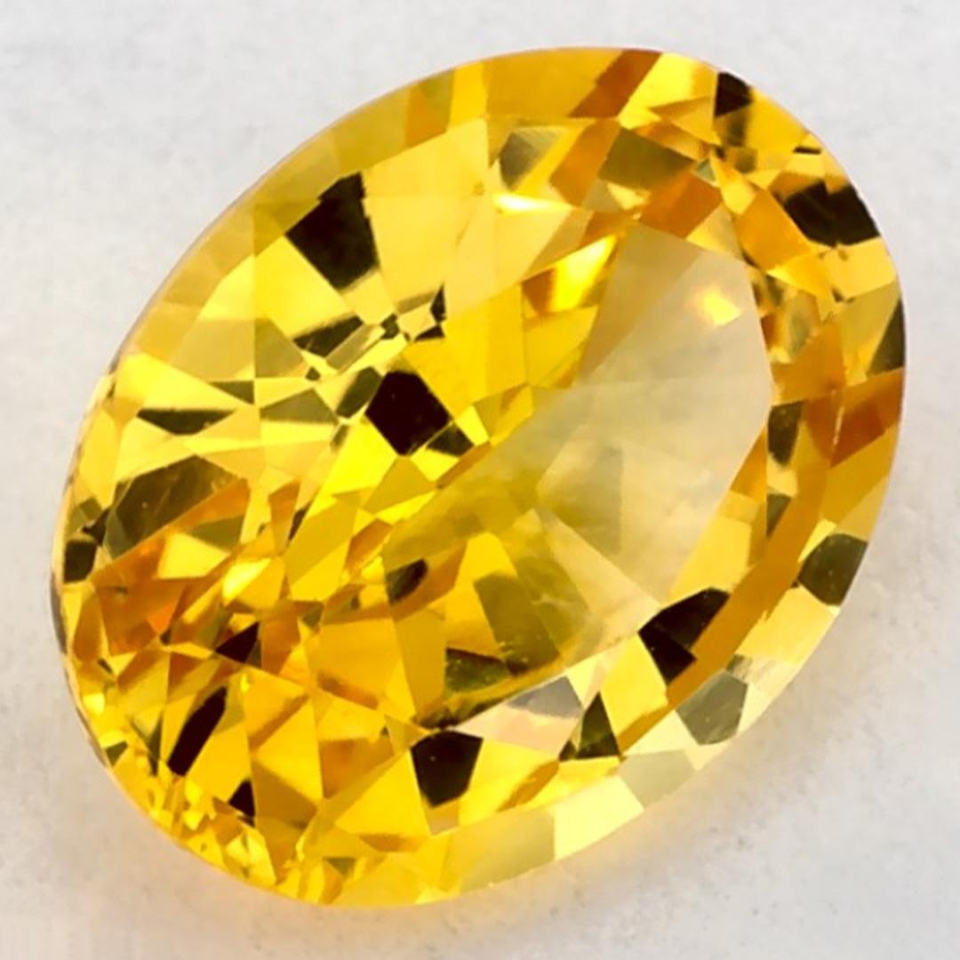 Questo zaffiro giallo naturale offre eleganza e raffinatezza. Con la sua ricca saturazione del colore e il taglio preciso, è il centro perfetto per un anello di fidanzamento o per un design di gioielli di lusso.

Questo zaffiro proviene dallo Sri