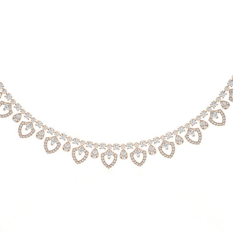 Design/One: Eleganza con questa affascinante collana Gazebo con diamante da 10,5 carati, una creazione magistrale in oro rosa 14 carati. La collana emana una bellezza senza tempo grazie al suo design classico, che mette in mostra una brillante
