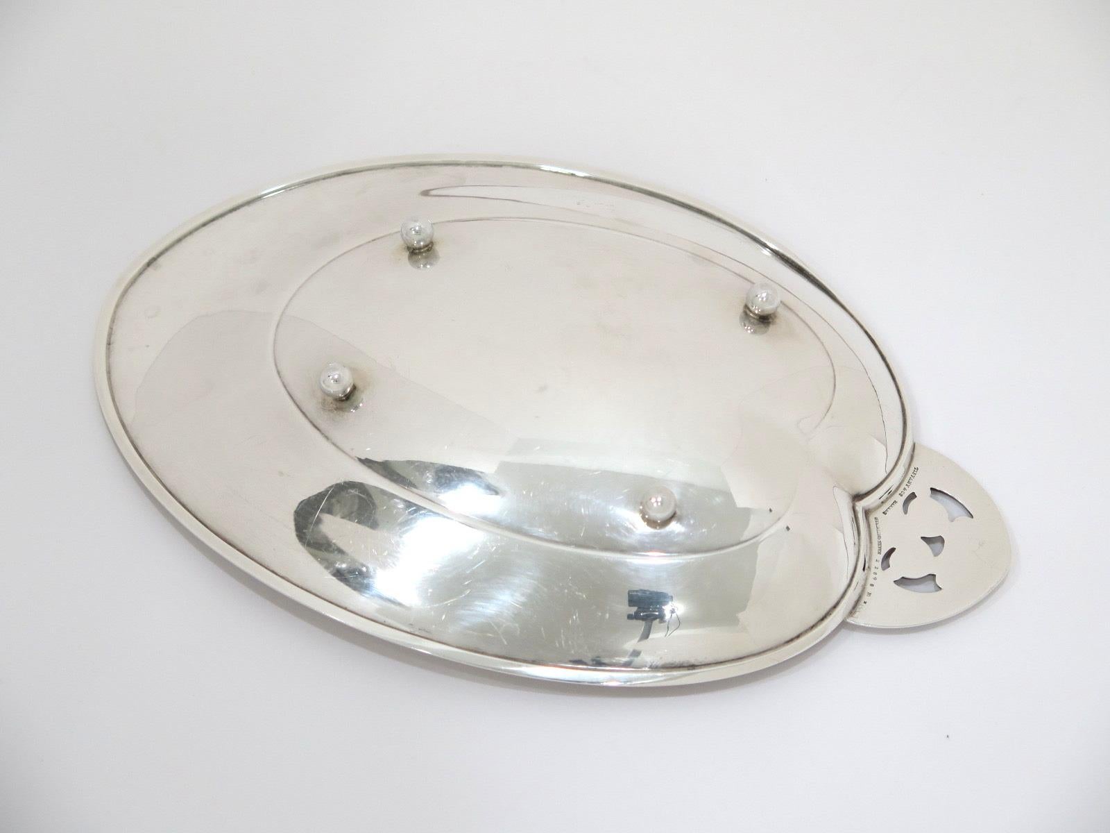 10.5 in Sterling Silver Tiffany & Co. Antique Leaf-Shaped Footed Candy Nut Dish In Good Condition In Brooklyn, NY