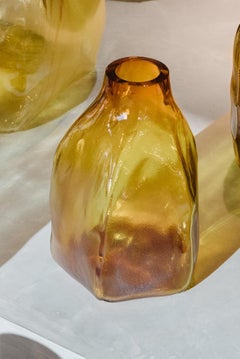 105 Ltr Form A 25 Giallo in vetro soffiato Unico oggetto decorativo di Vogel Studio