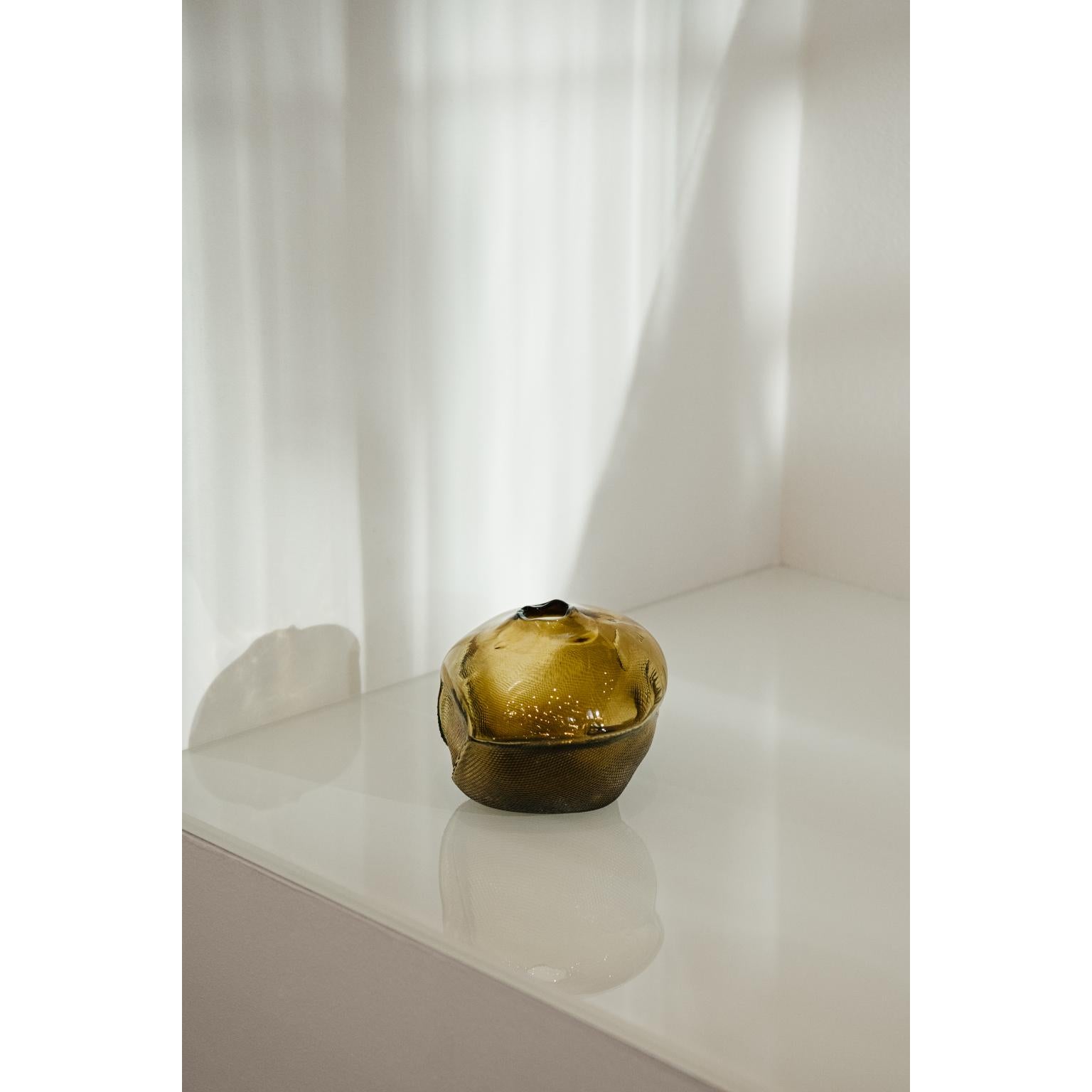 Postmoderno 105 Ltr Forms 30 Ocra soffiato in vetro Unico Objects di Vogel Studio in vendita